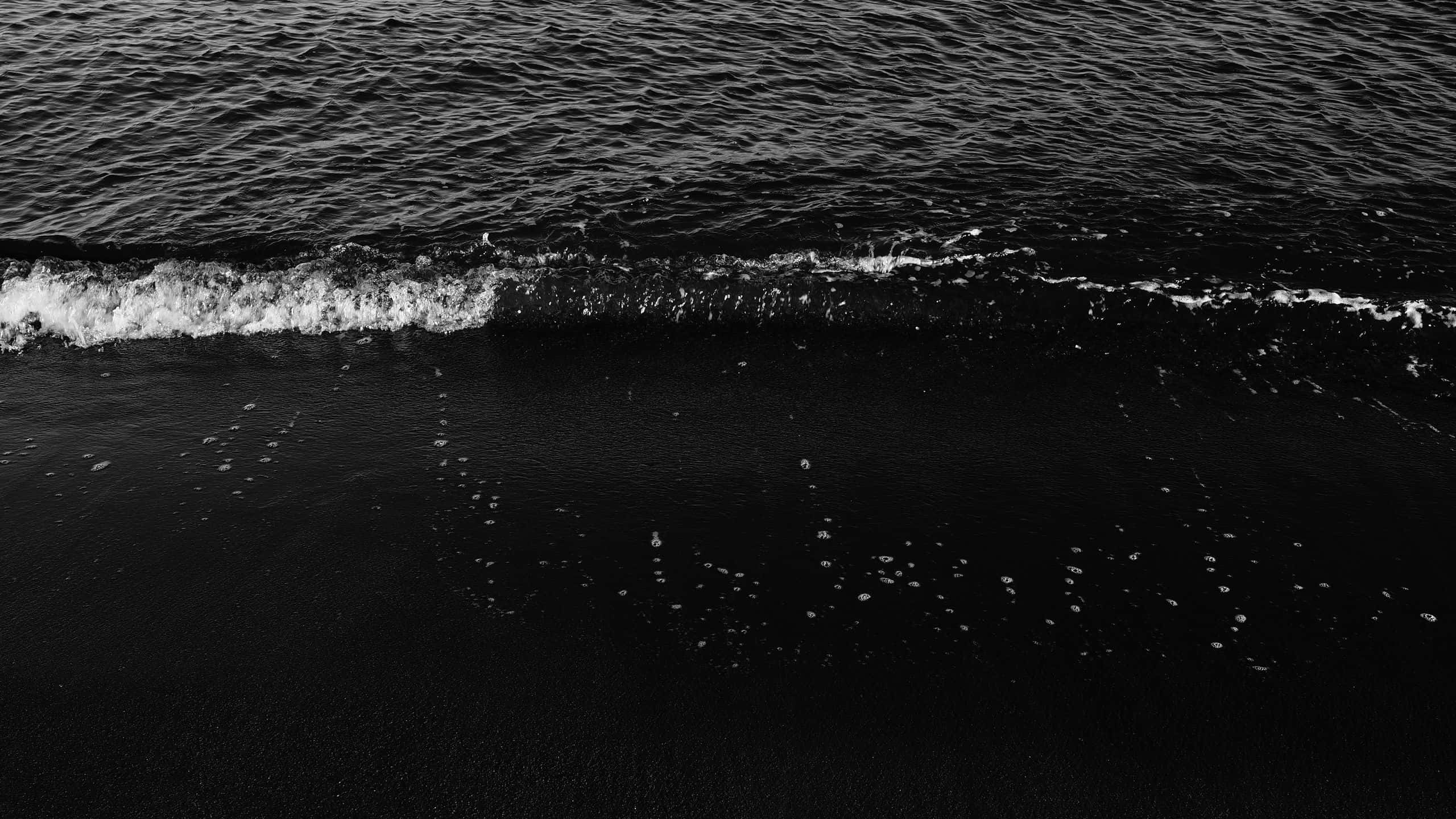 Dark Ocean, black and white aerial view, ocean waves, 2K Desktop Wallpaper