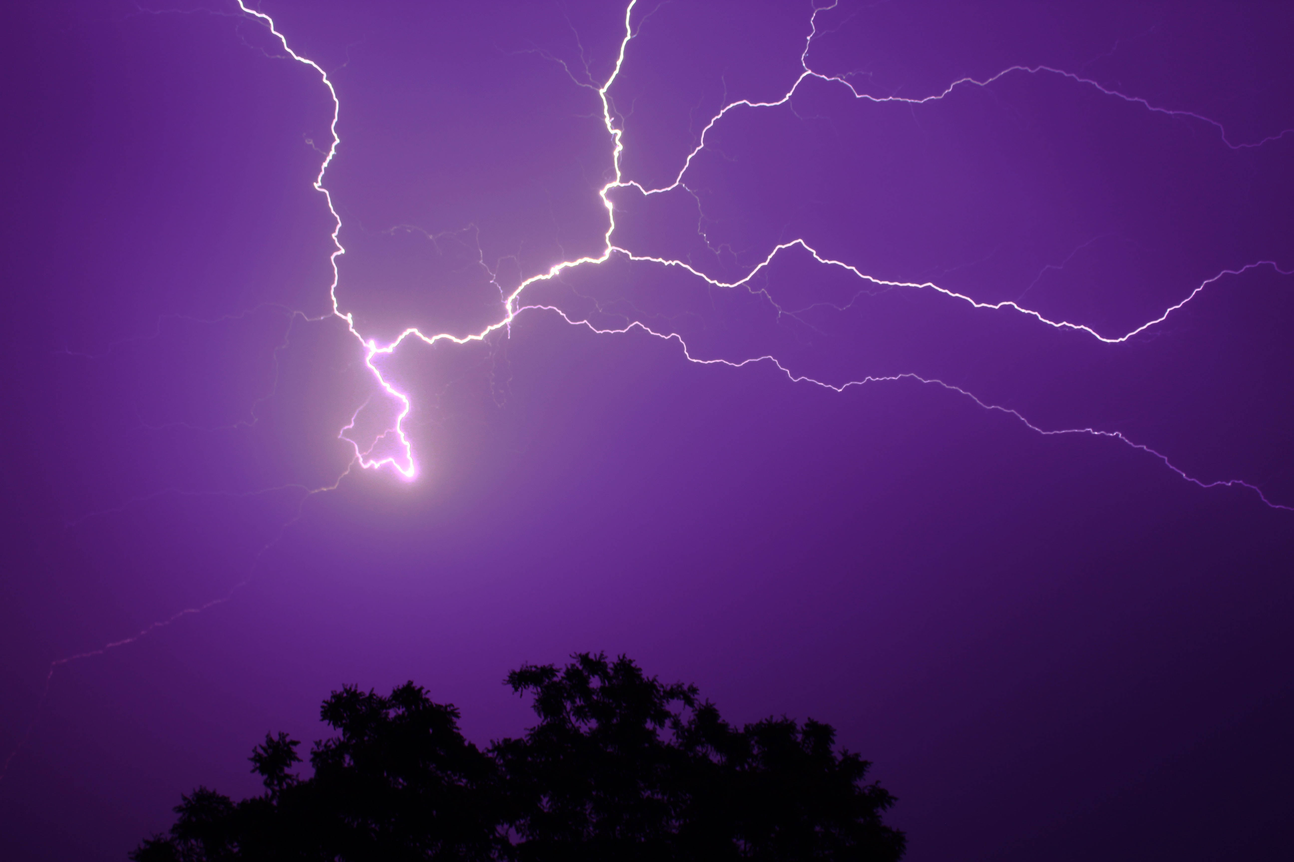 Dark Purple Aesthetic, purple sky, jagged white lightning bolts, 5K Desktop Wallpaper