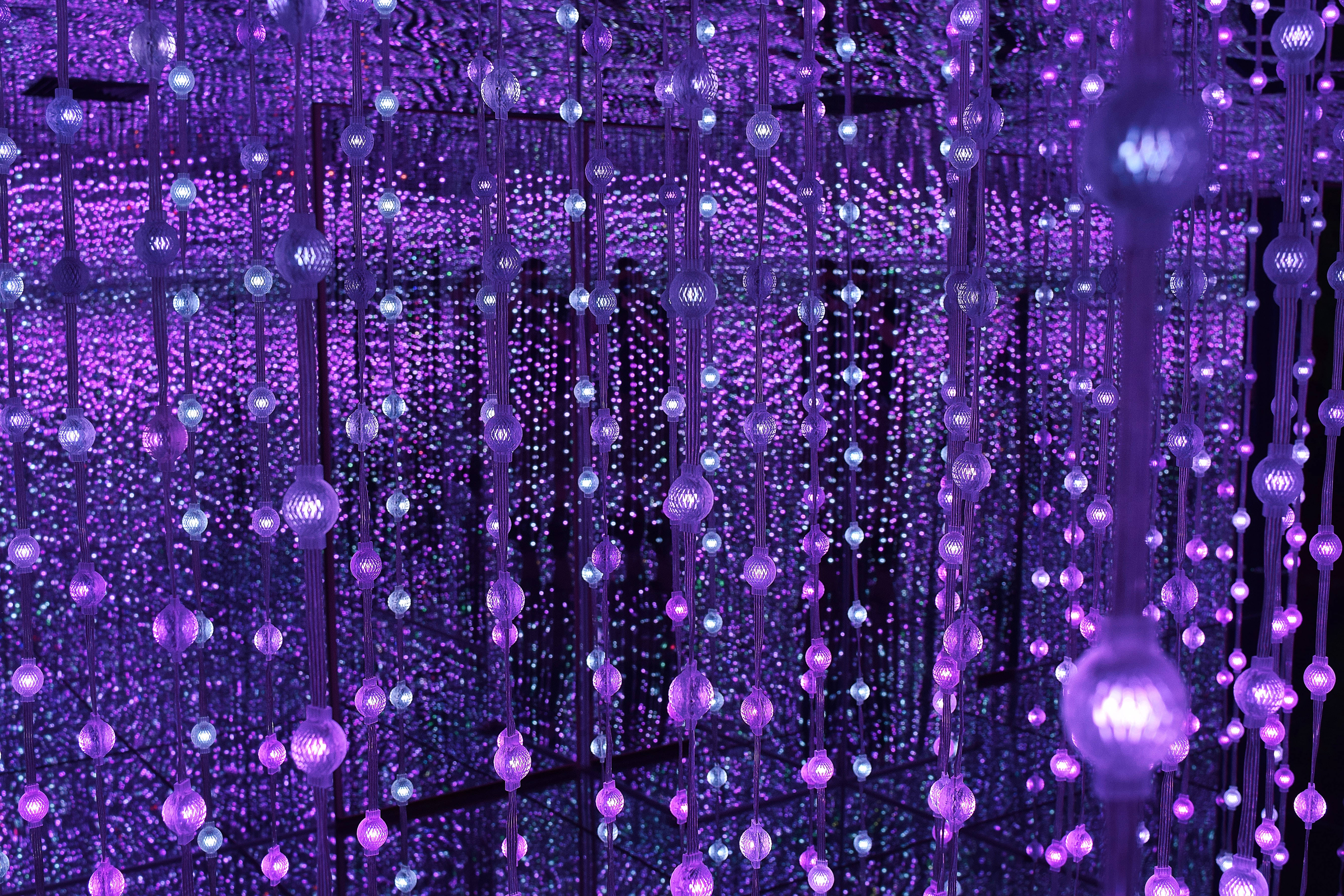Dark Purple Desktop, glowing purple and blue orbs, mirrored room, 5K Desktop Wallpaper