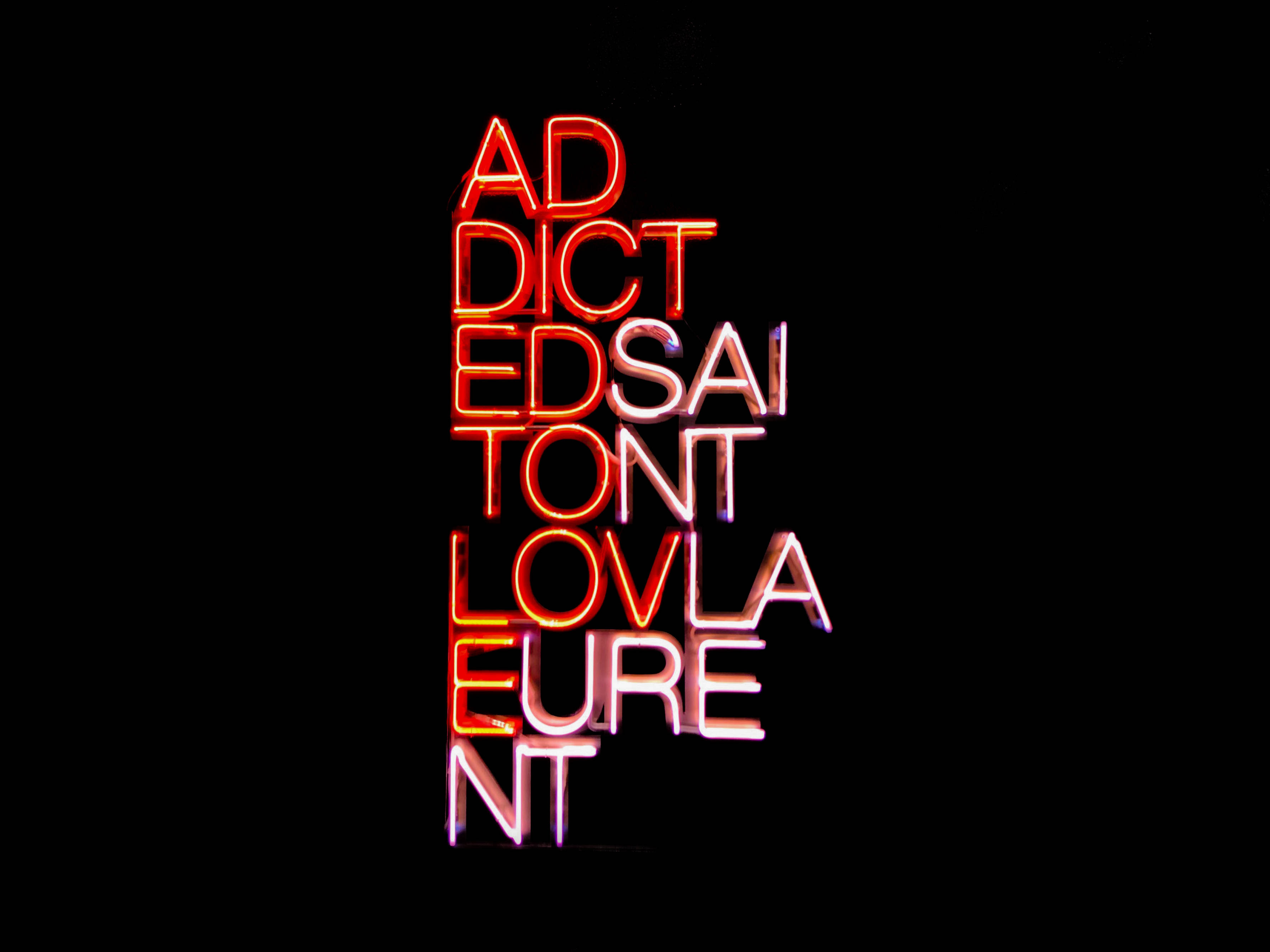 Addicted To Love, neon sign, glowing red and white letters, 2K Desktop Wallpaper