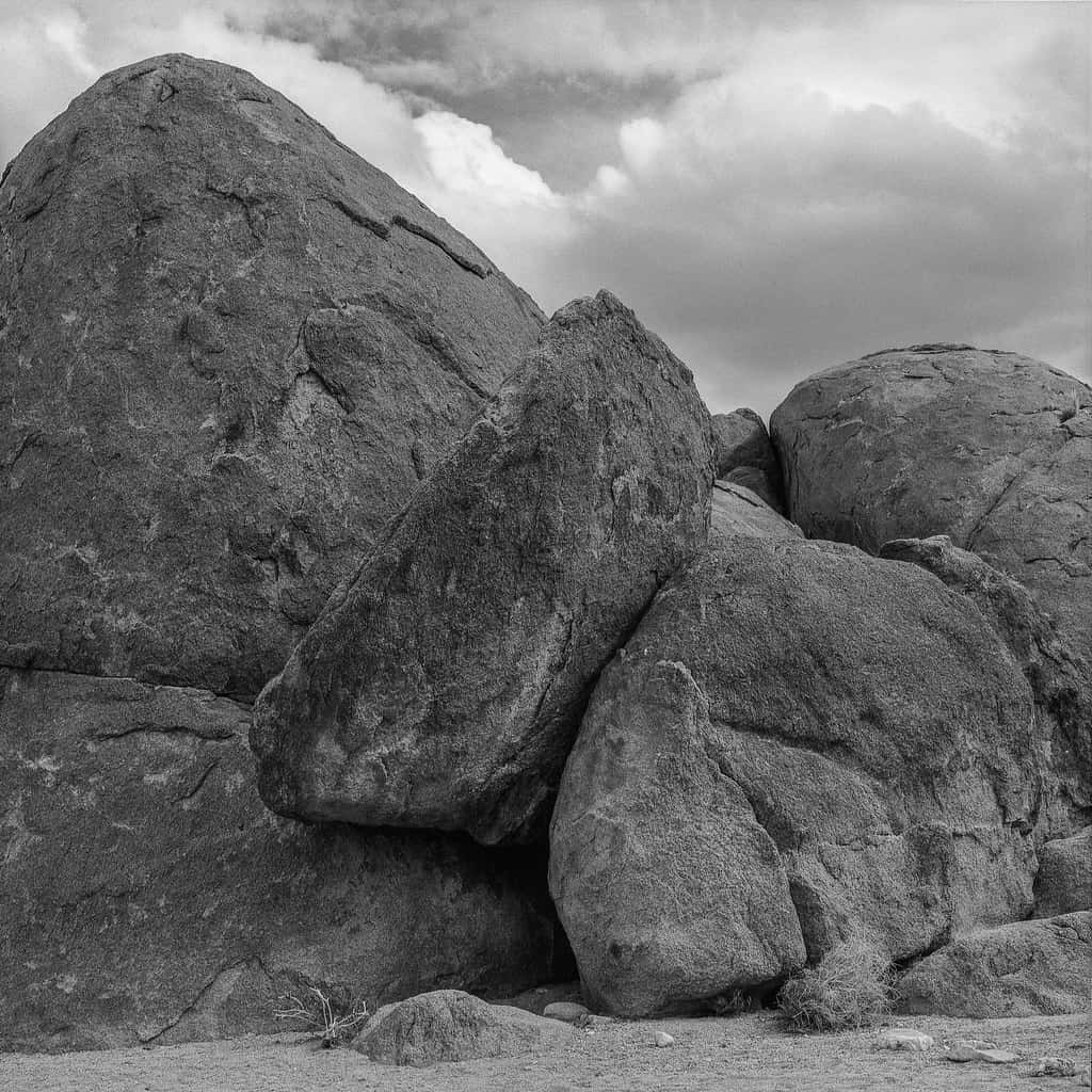 Dark Rock, monochrome, massive textured boulders, SD Desktop Wallpaper