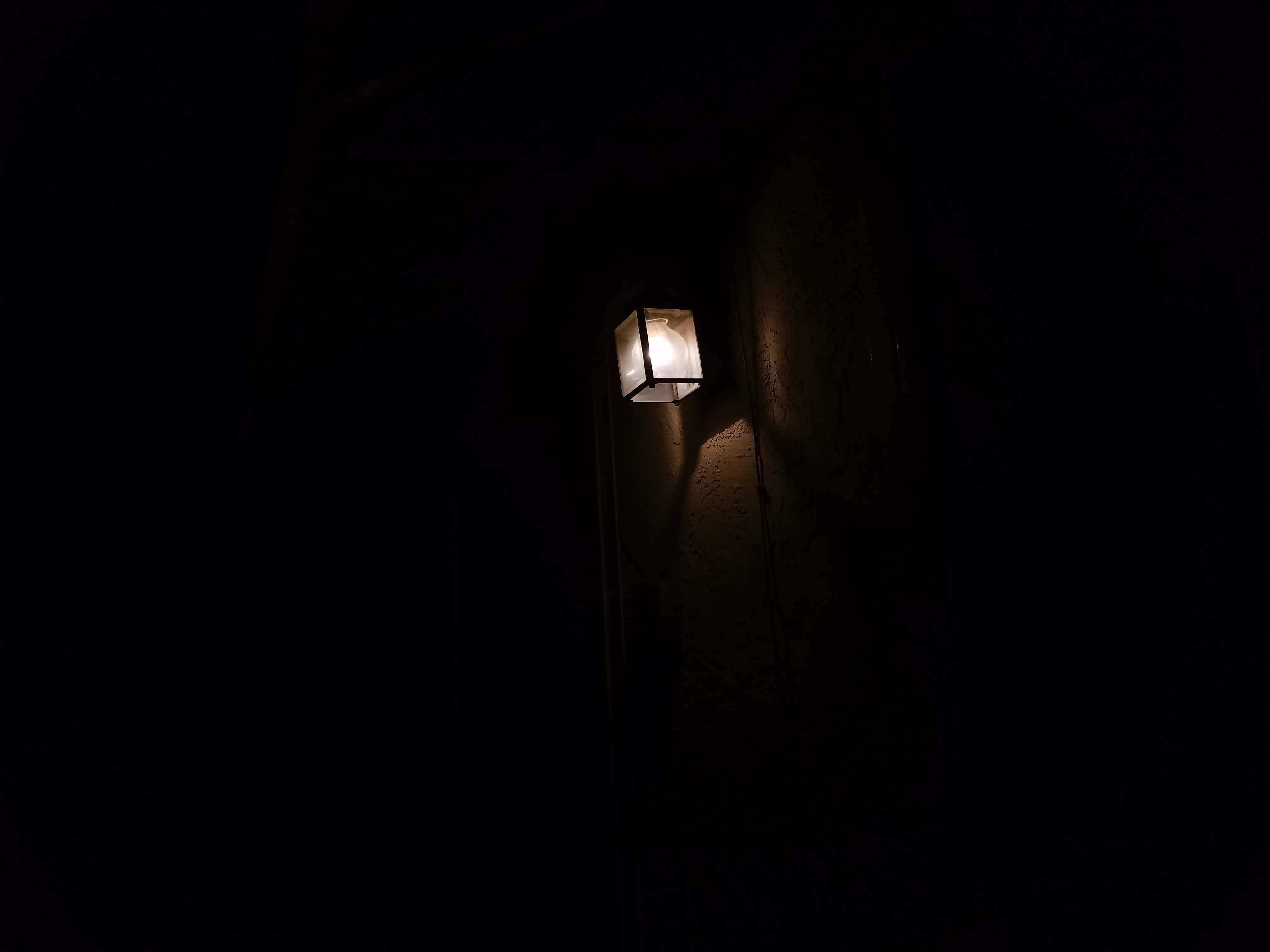 Dark Room, glowing lantern, warm light, 4K Desktop Wallpaper