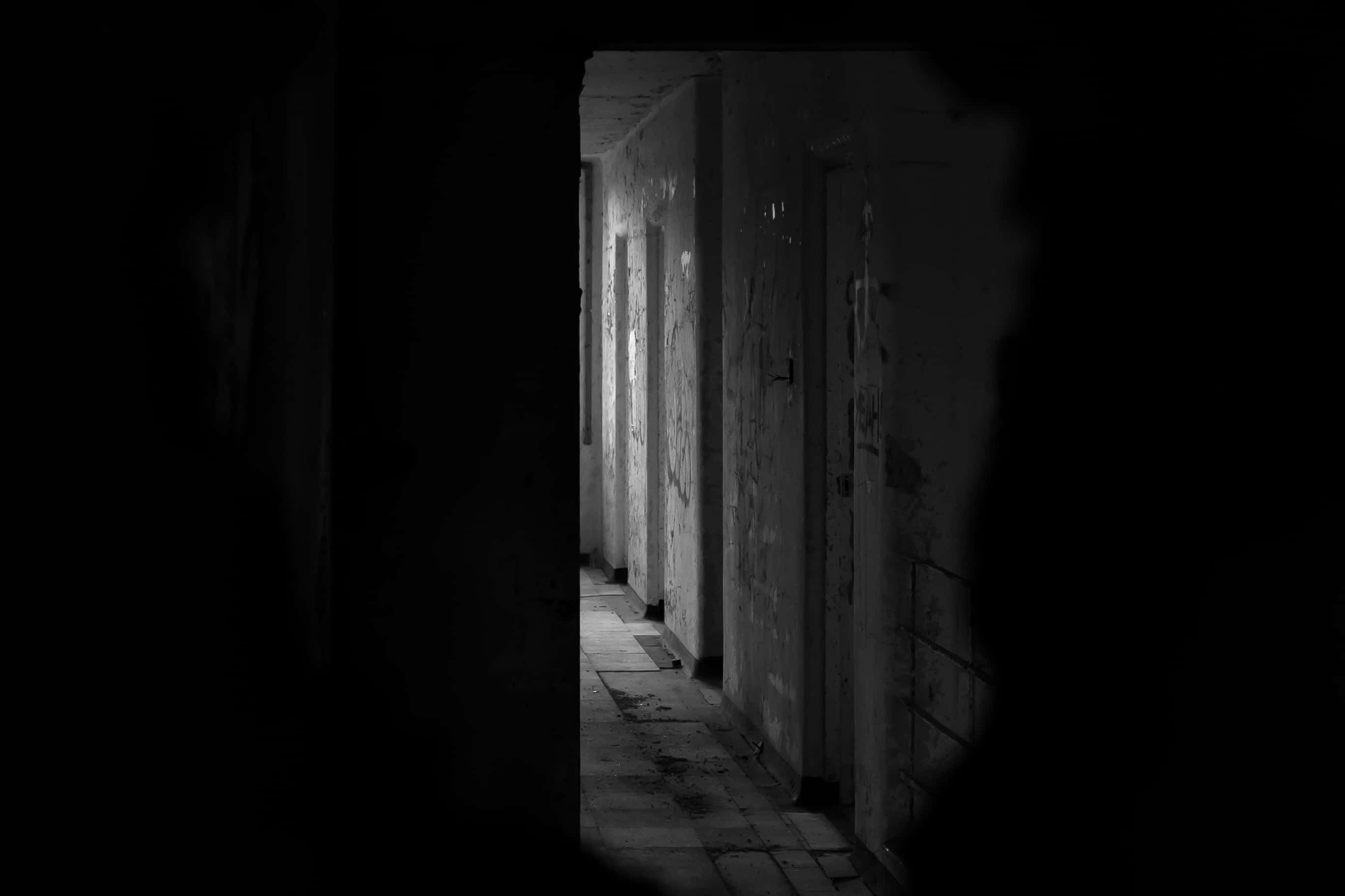 Hysterical Dark Room, black and white, dark hole, 2K Desktop Wallpaper