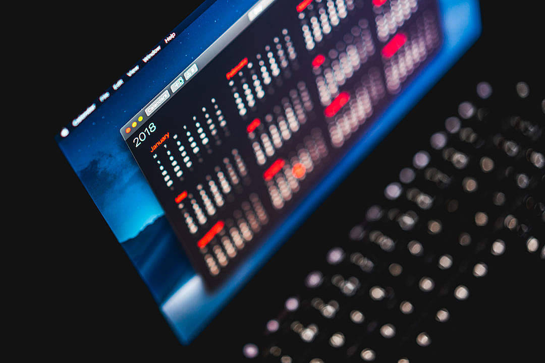 2018 laptop calendar, dark mode, laptop screen, SD Desktop Wallpaper
