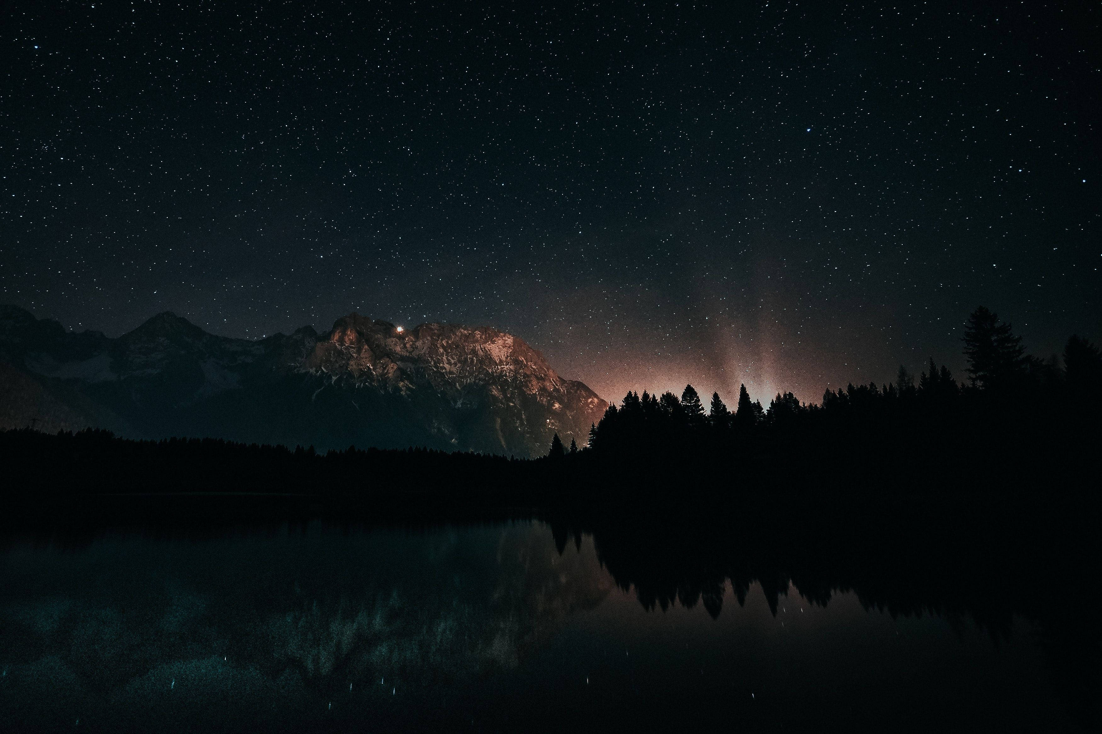 starry night sky, calm lake, silhouetted mountains, 2K Desktop Wallpaper