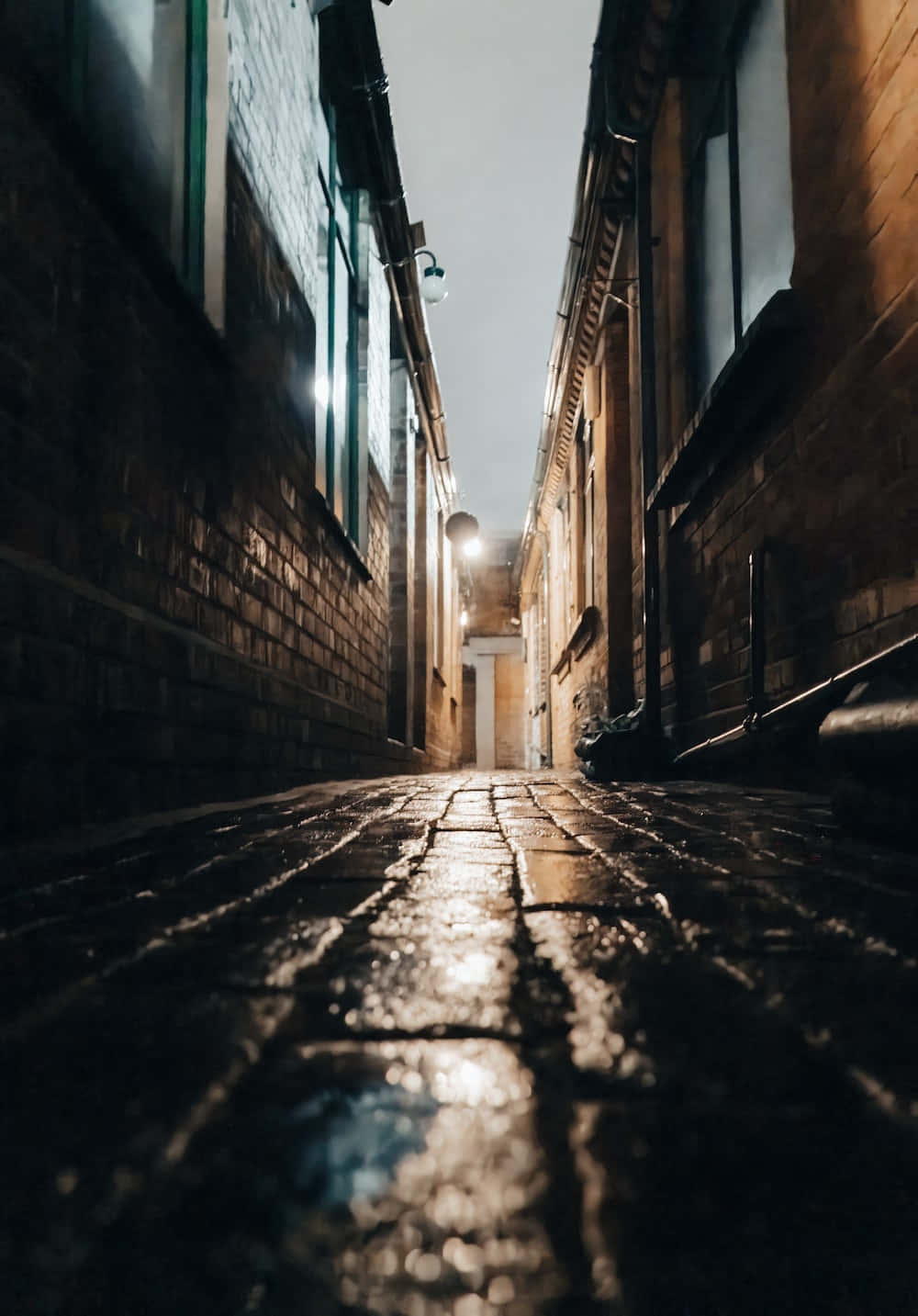dark alleyway, cobblestone alleyway, wet stones, HD Phone Wallpaper