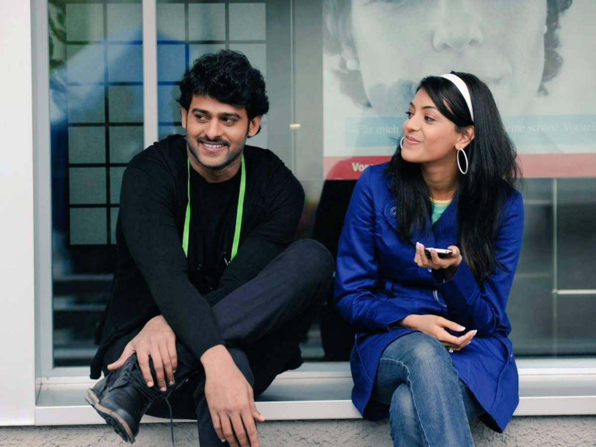 Darling Prabhas Movie, windowsill, smiling man, SD Desktop Wallpaper