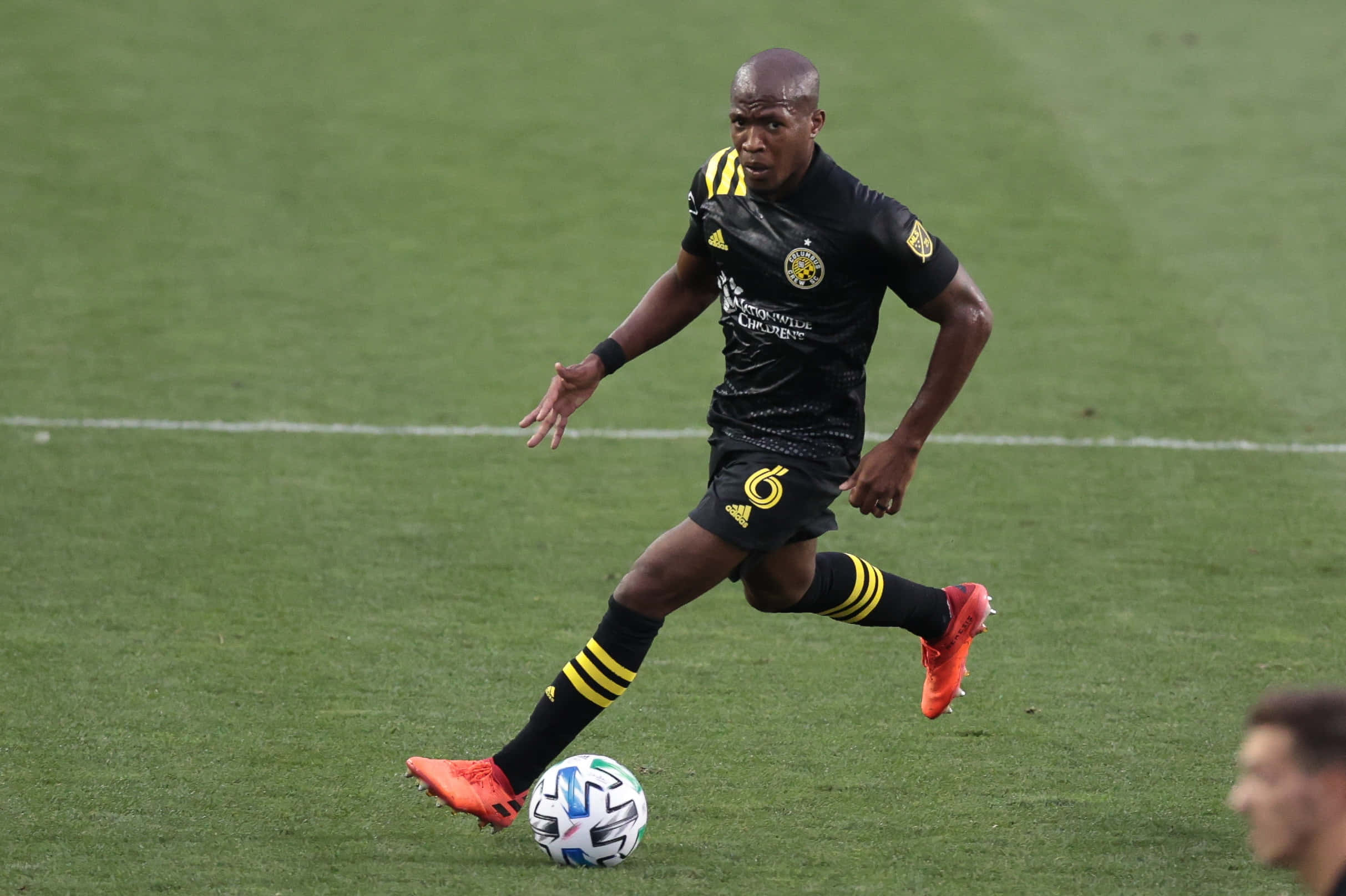 Darlington Nagbe, black and yellow kit, white ball, Full HD Desktop Wallpaper