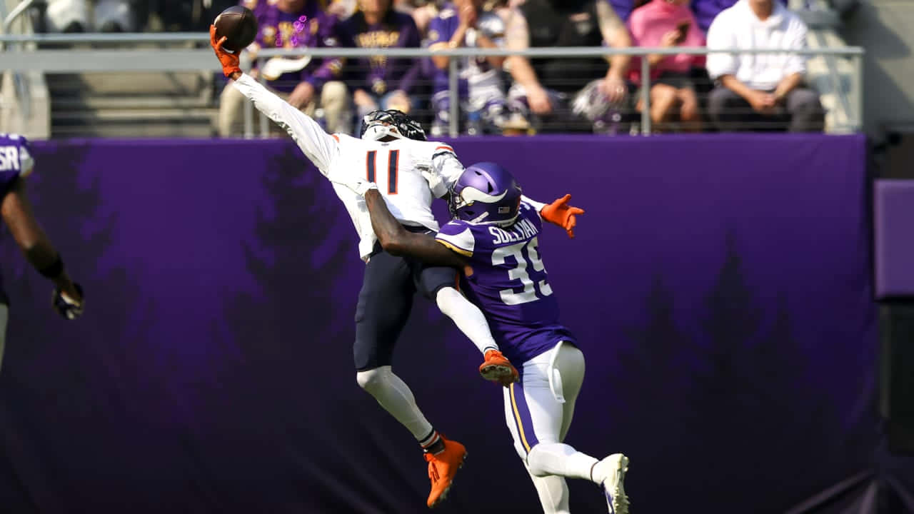 Darnell Mooney, white, purple uniformed defender, HD Desktop Wallpaper