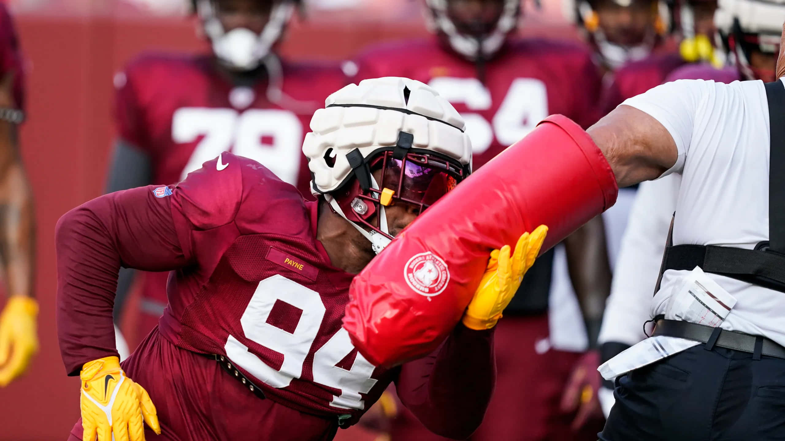 Daron Payne, maroon jersey, number 94, 2K Desktop Wallpaper