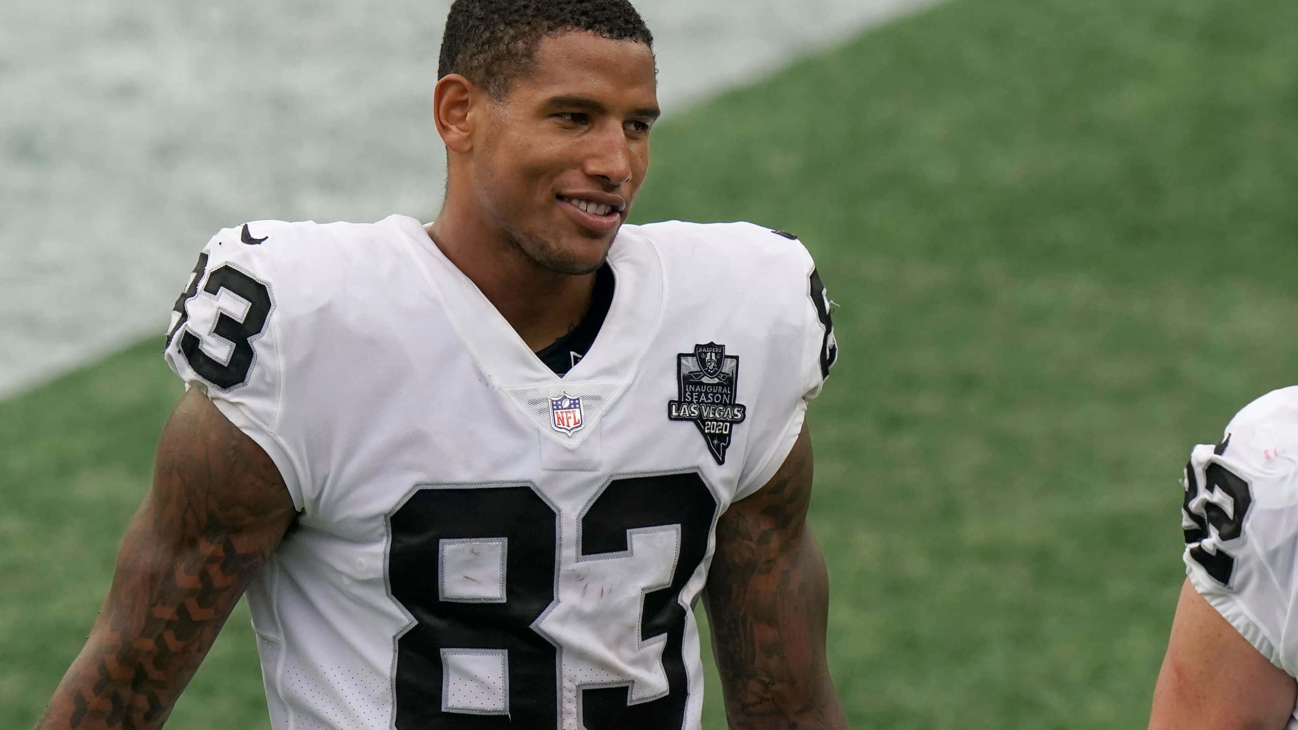 Darren Waller, number 83, white jersey, 2K Desktop Wallpaper
