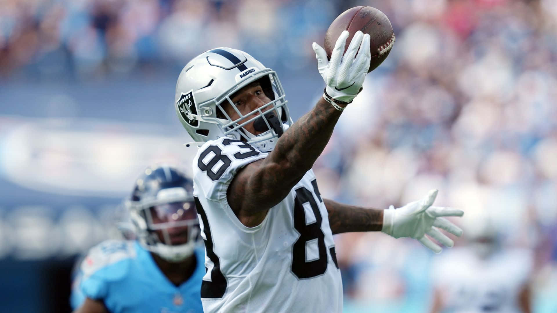 Darren Waller, white jersey, catches a ball mid-air, Full HD Desktop Wallpaper