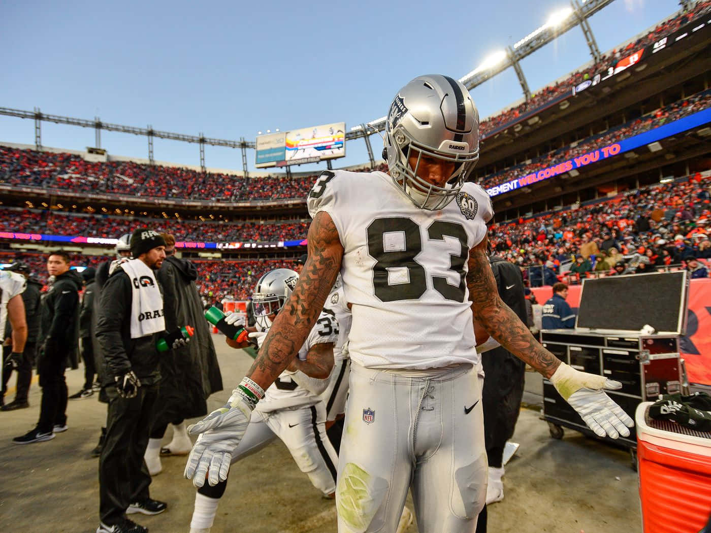 Darren Waller, white jersey, number 83, HD Desktop Wallpaper