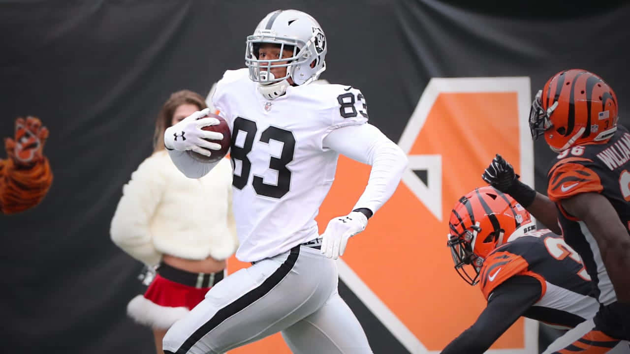 Darren Waller, number 83, white jersey, HD Desktop Wallpaper