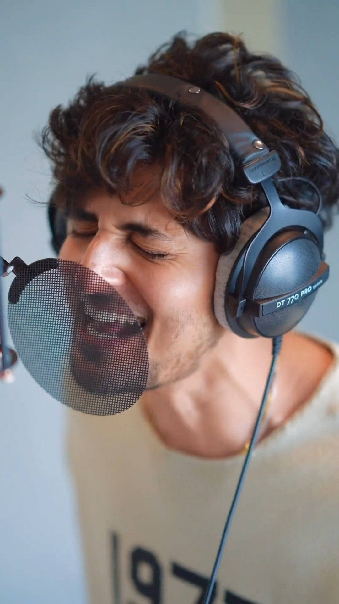 Darshan Raval, curly hair, studio microphone, Full HD Phone Wallpaper