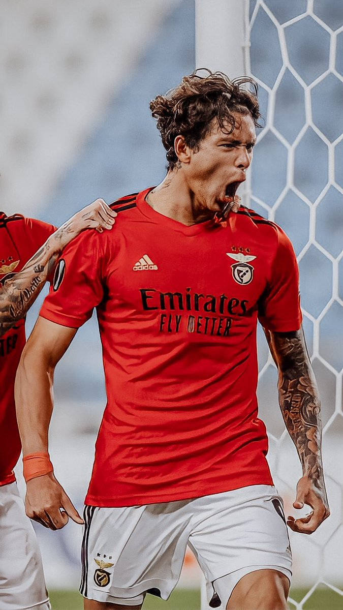 Darwin Núñez, red jersey, goal net, SD Phone Wallpaper