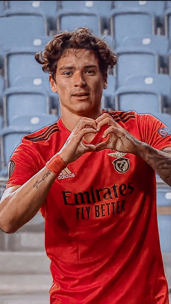 Darwin Núñez, red jersey, heart shape, SD Phone Wallpaper