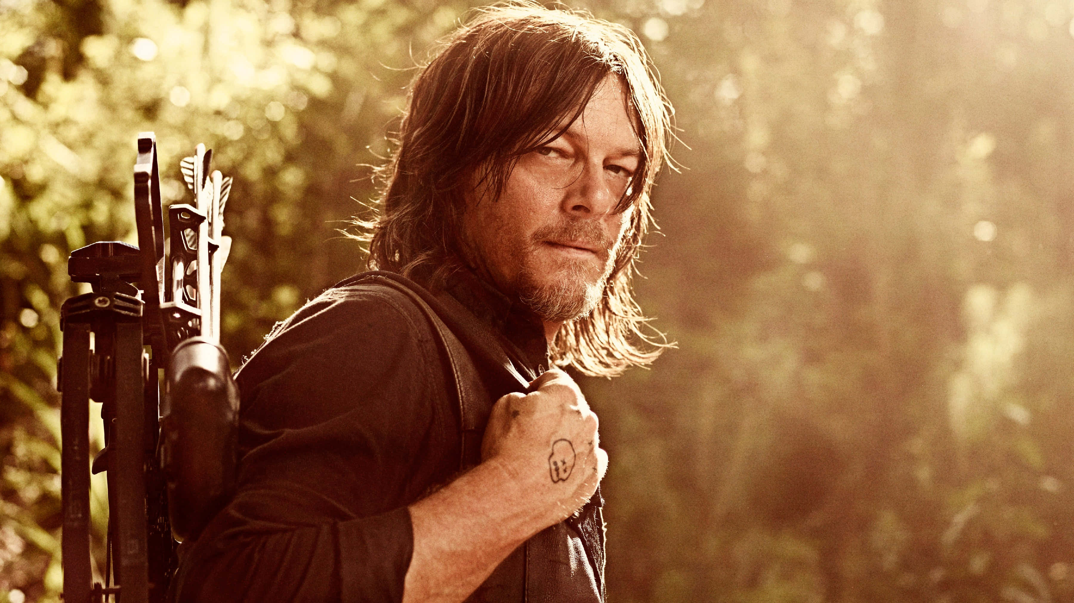 Daryl Dixon, archerin, sunlight, 2K Desktop Wallpaper
