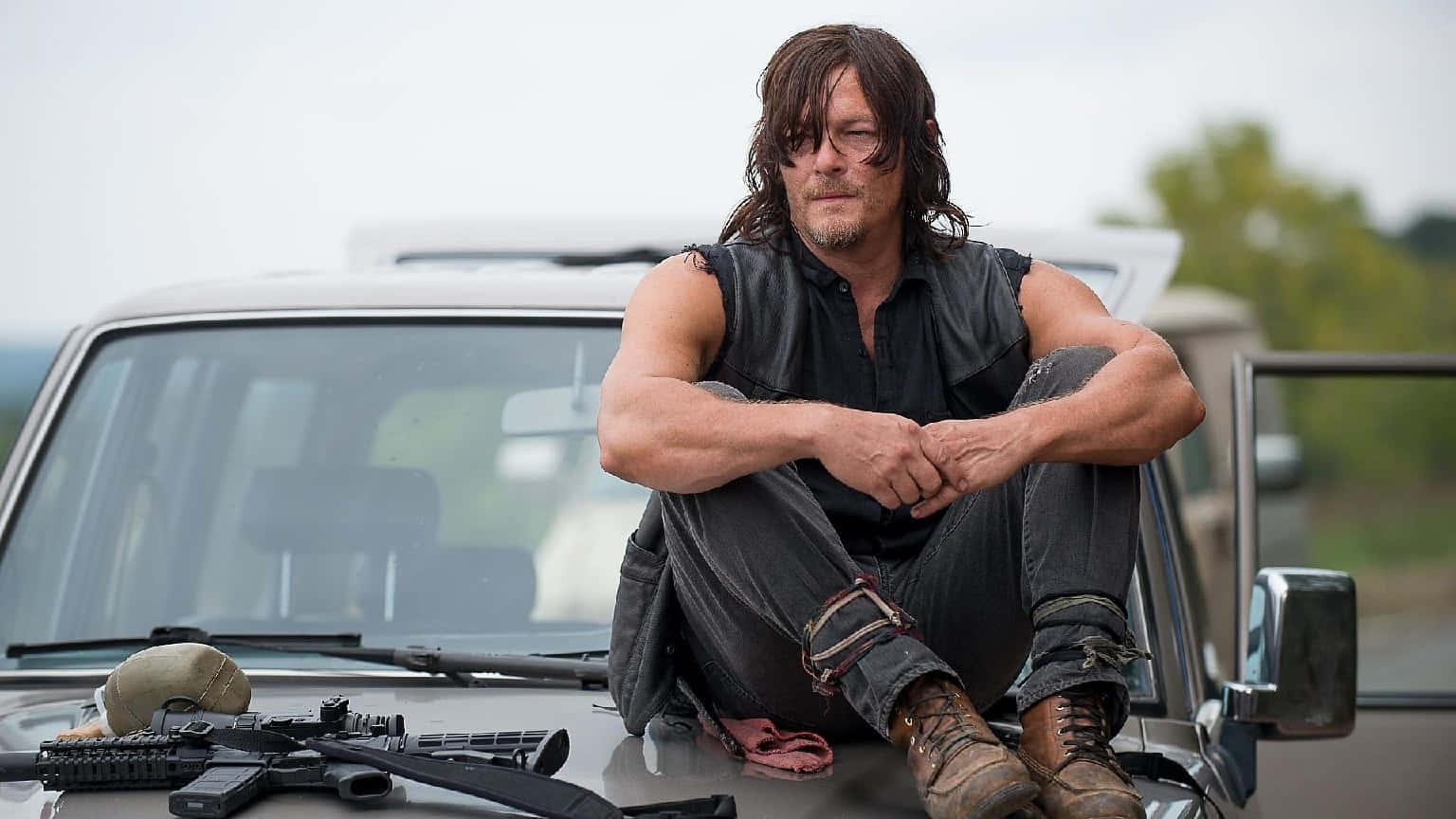 Daryl Dixon, car hood, rifle, HD Desktop Wallpaper