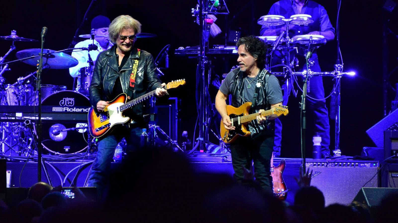Daryl Hall John Oates, blue-lit stage, drums, HD Desktop Wallpaper
