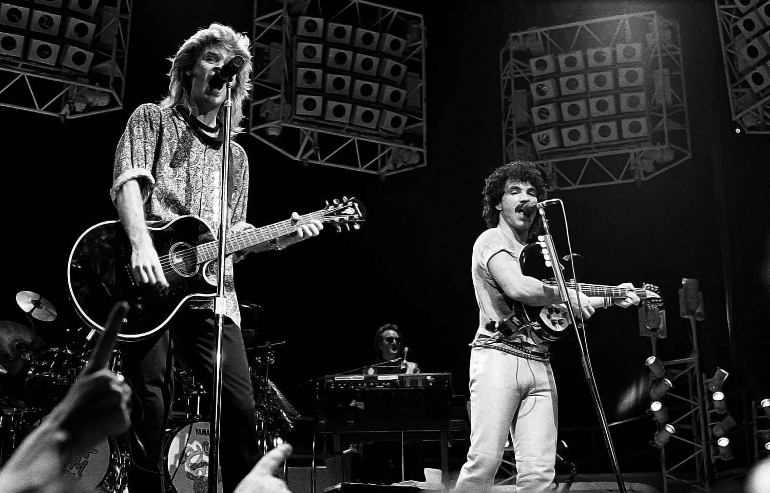 Daryl Hall John Oates, live performance, bright spotlights, HD Desktop Wallpaper