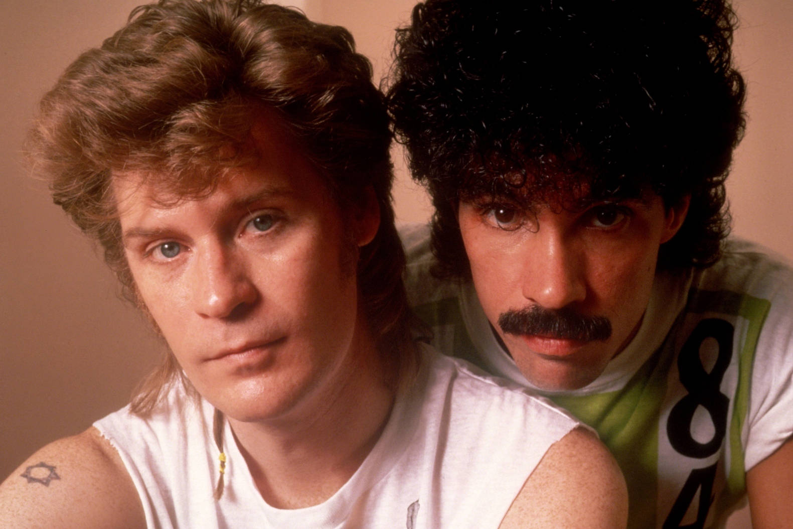 Daryl Hall John Oates, 80s hairstyles, intense gazes, HD Desktop Wallpaper