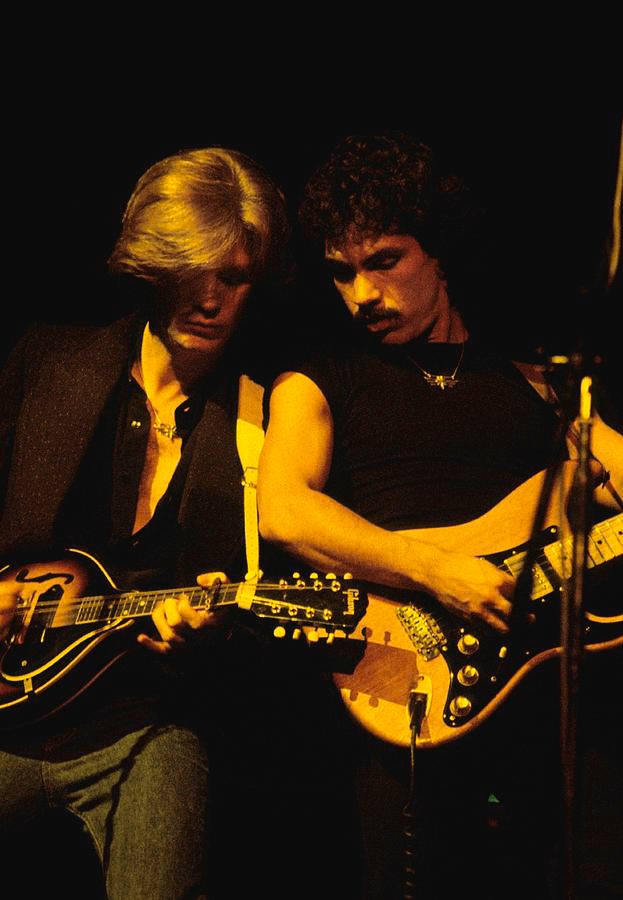 Daryl Hall, John Oates, electric guitars, SD Phone Wallpaper