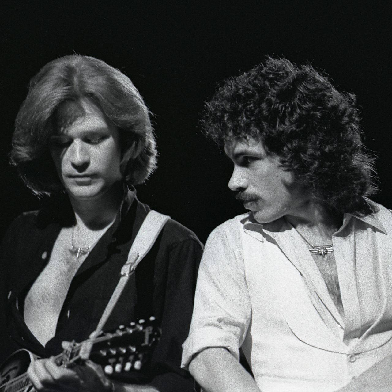 Daryl Hall John Oates, 1976, black and white, HD Desktop Wallpaper