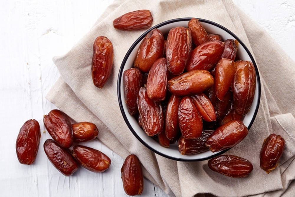 red dates, white bowl, beige cloth, SD Desktop Wallpaper