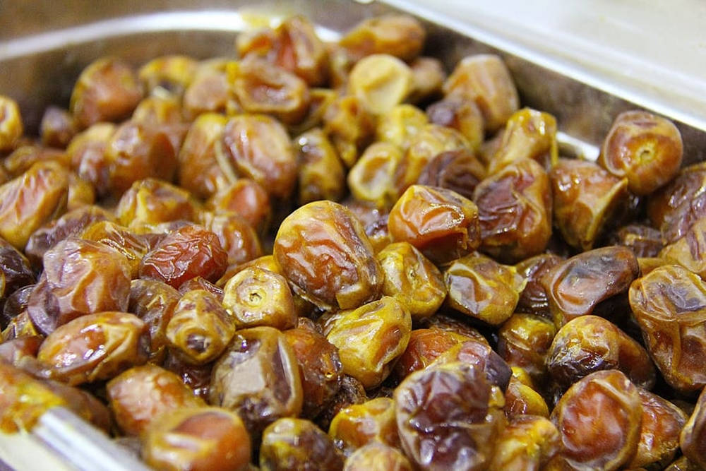 dried dates, golden brown, glistening with syrup, SD Desktop Wallpaper