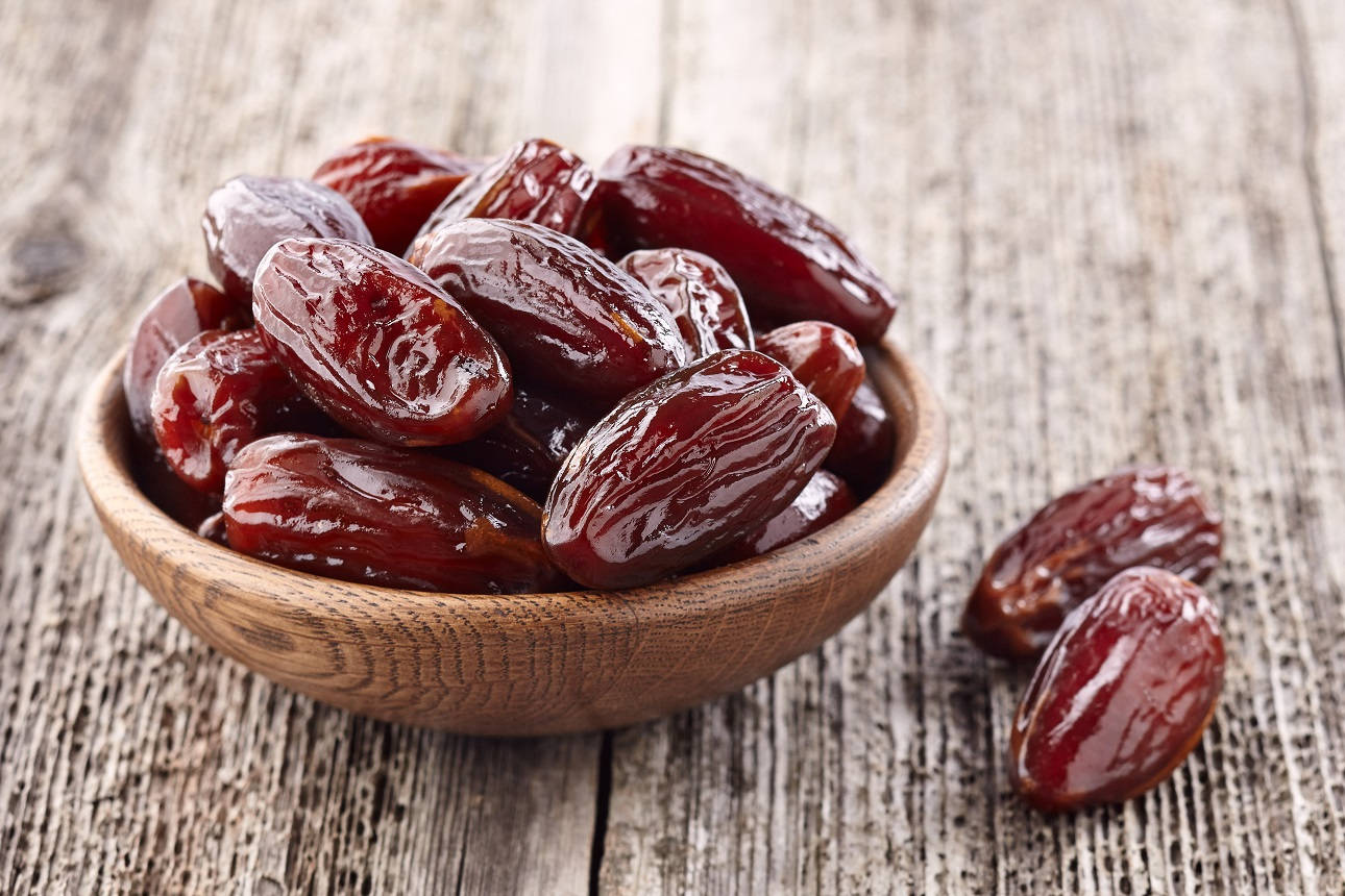soft red dates, dark red, rustic wooden bowl, HD Desktop Wallpaper