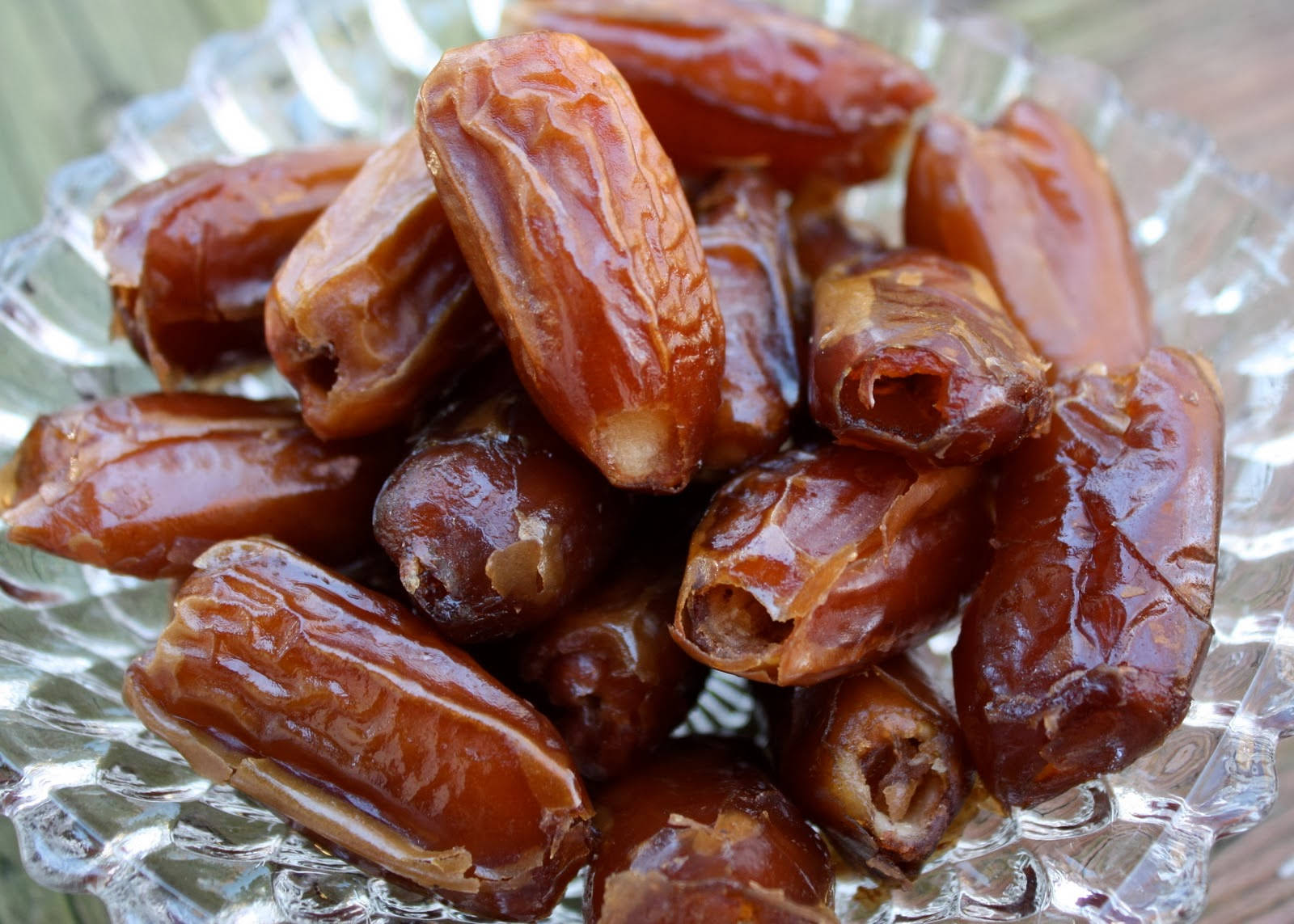 soft dates, glass plate, clear glass dish, HD Desktop Wallpaper