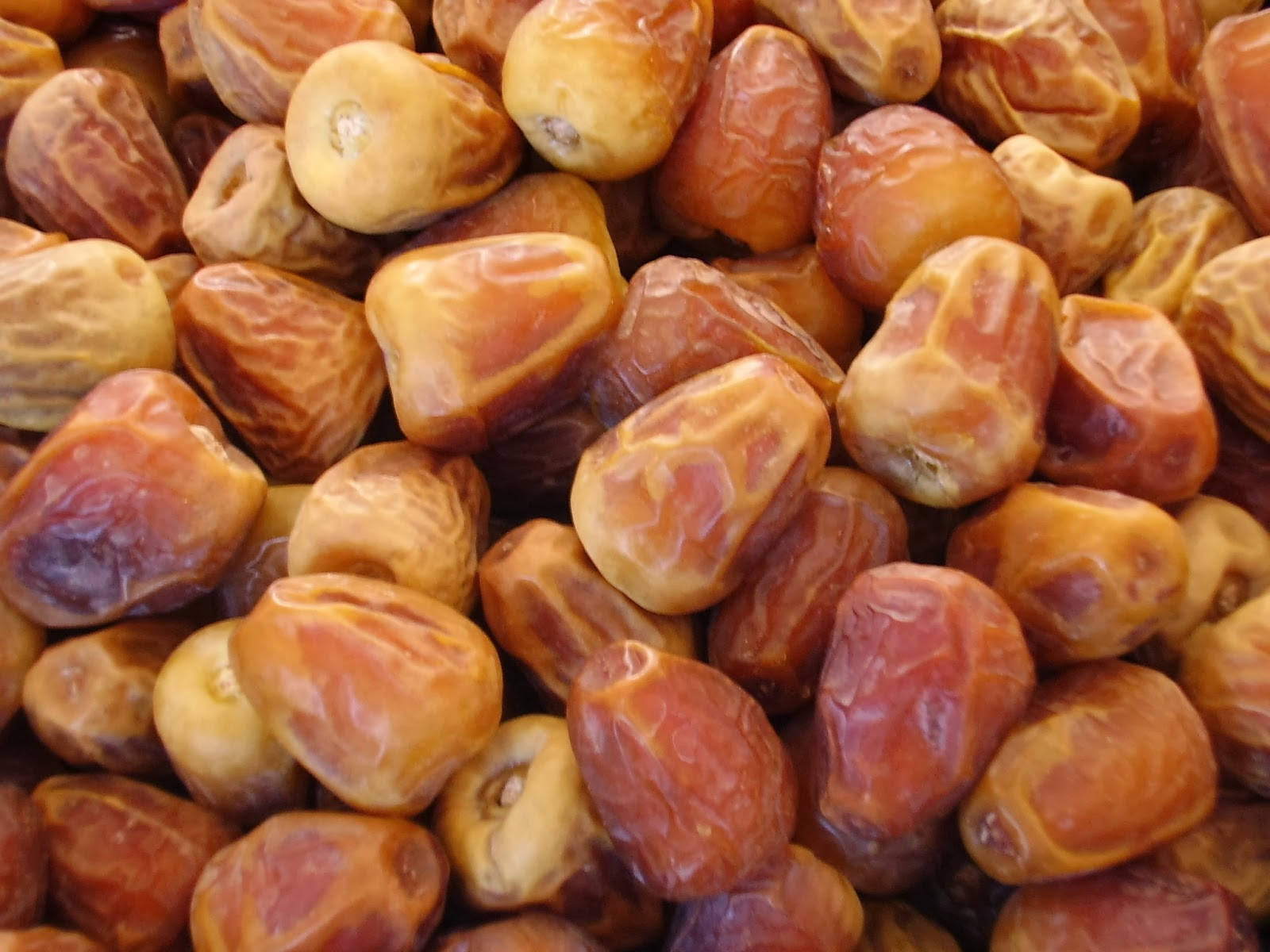 dried dates, golden-brown, wrinkled skins, HD Desktop Wallpaper