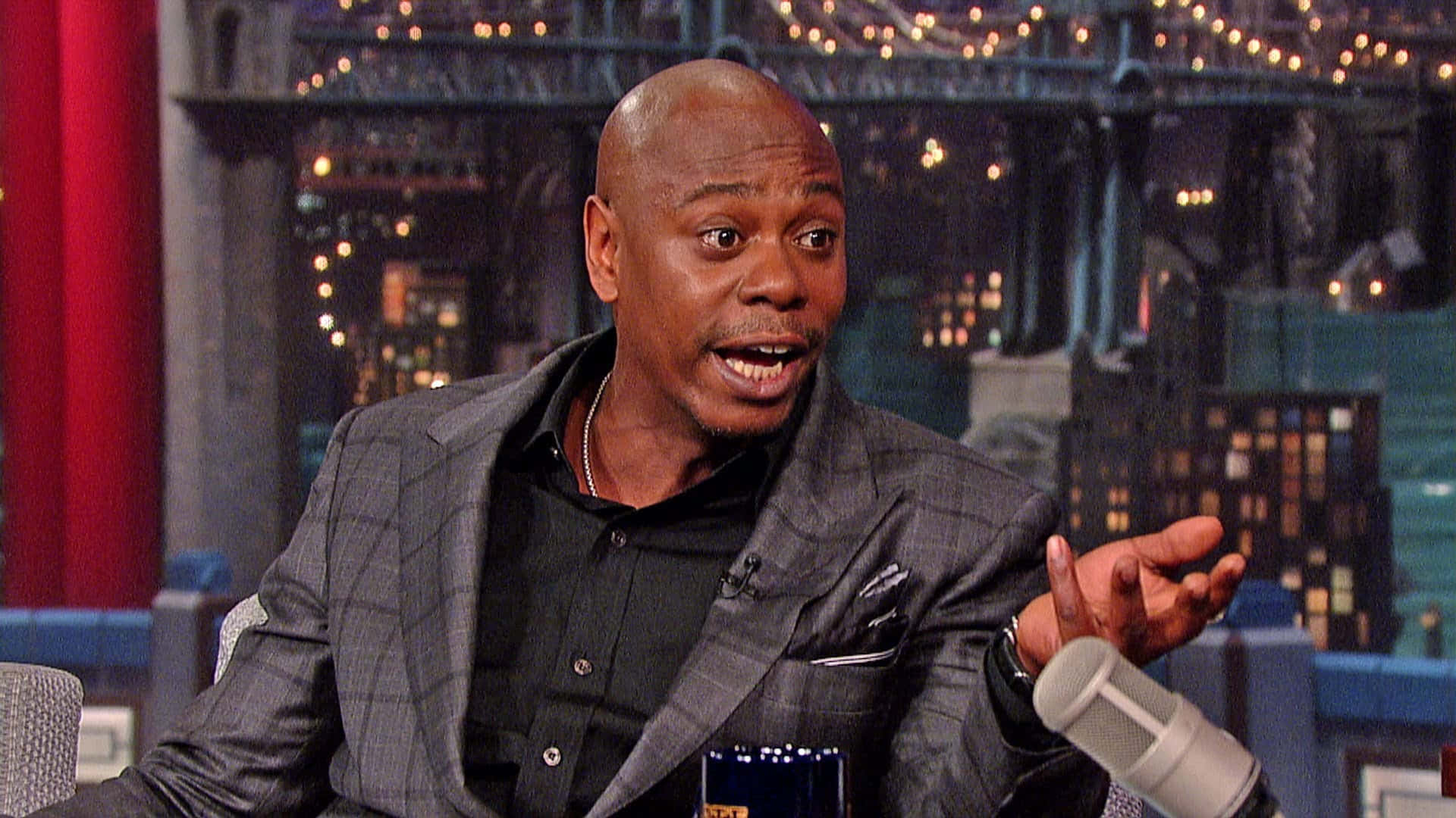 Dave Chappelle, gray suit, microphone, Full HD Desktop Wallpaper