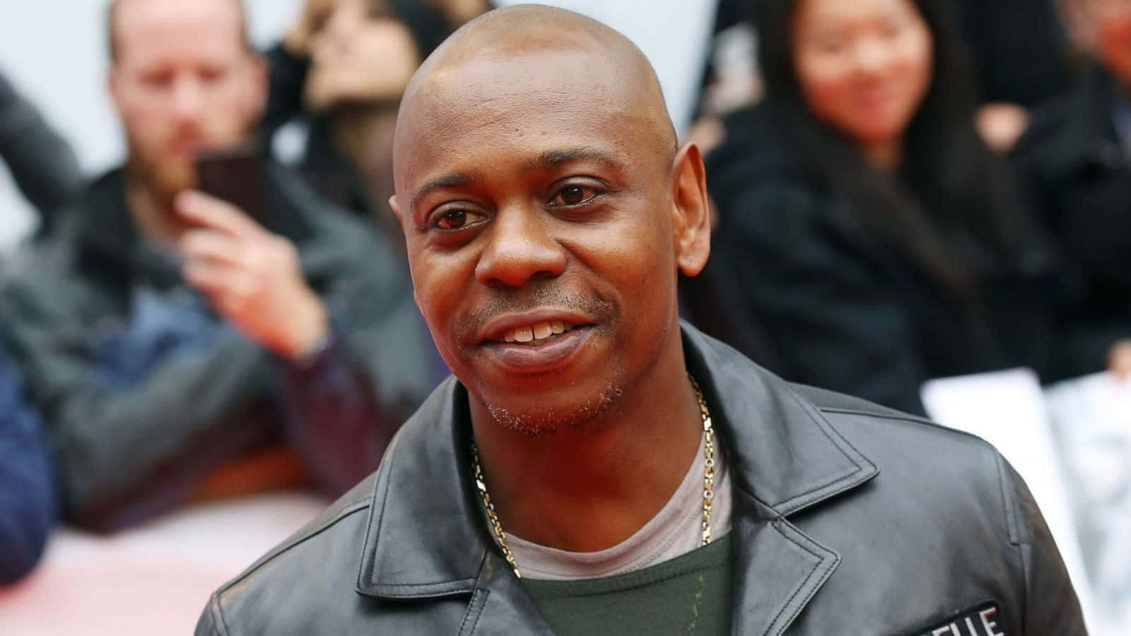 Dave Chappelle, black leather jacket, gold chain, HD Desktop Wallpaper