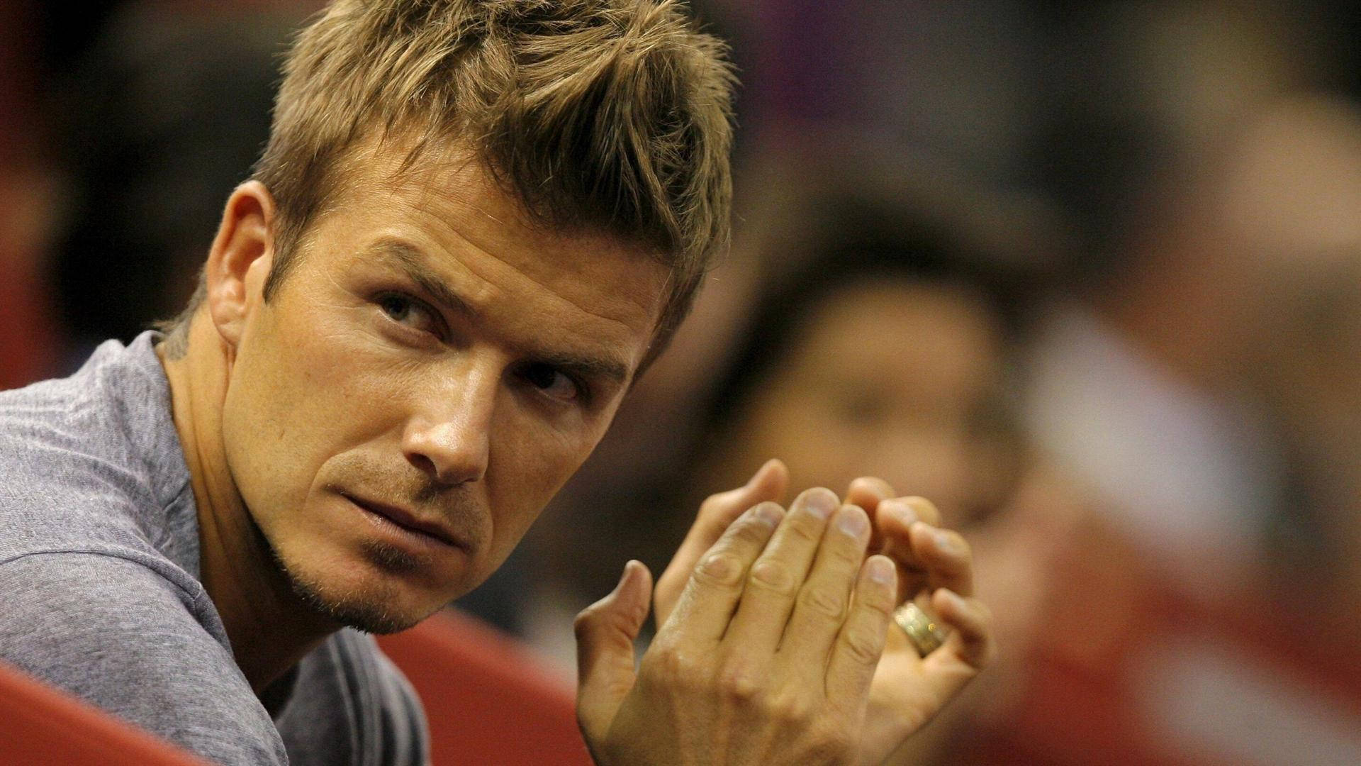 David Beckham, gold ring, blurred stadium setting, Full HD Desktop Wallpaper