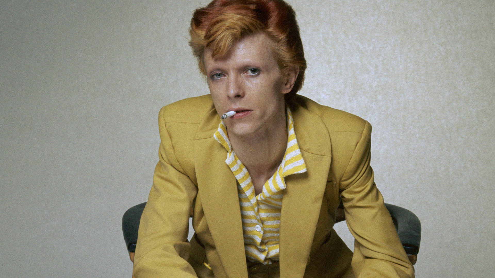 David Bowie, mustard yellow suit, striped shirt, Full HD Desktop Wallpaper