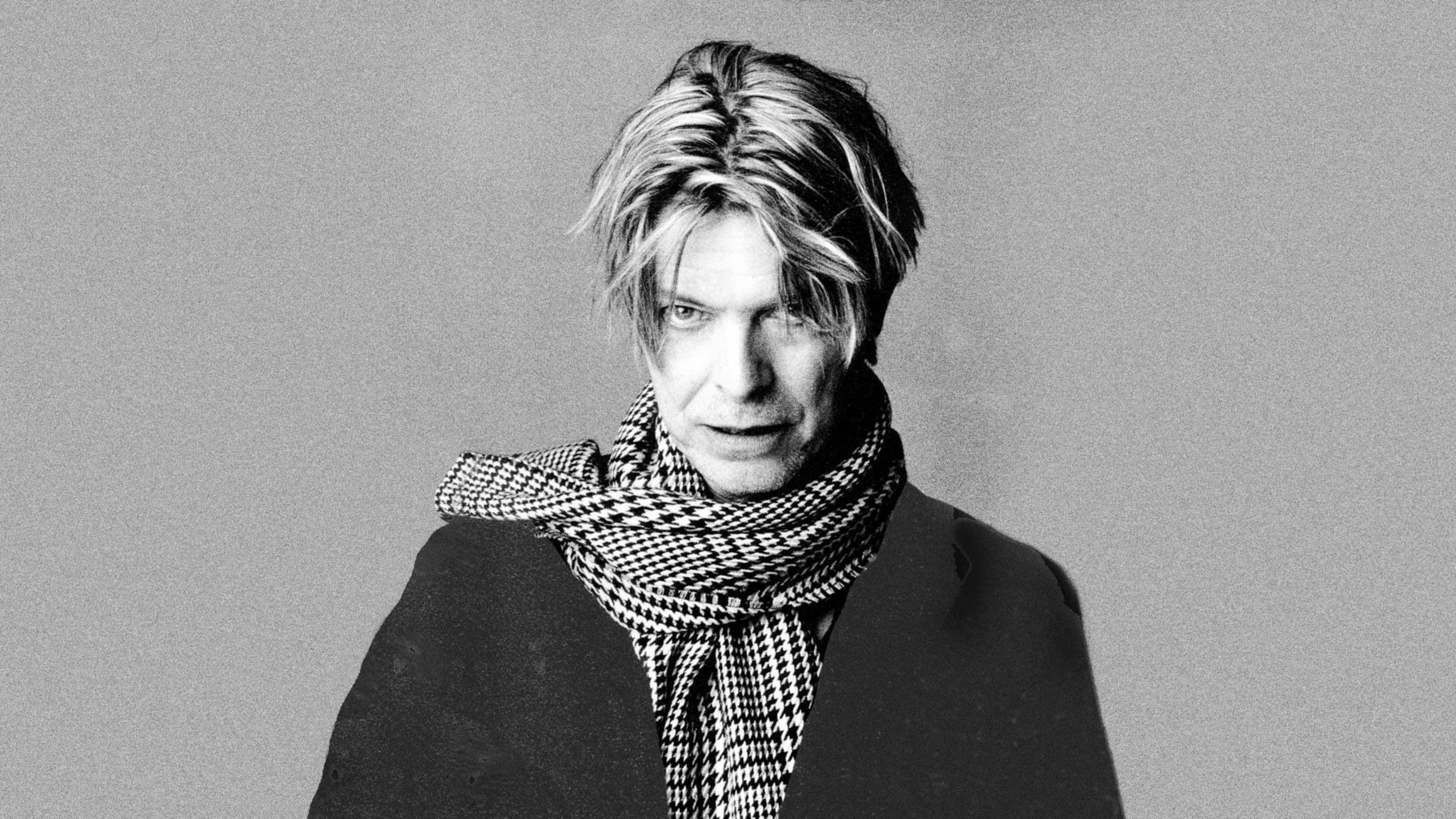 David Bowie, black and white portrait, houndstooth scarf, 4K Desktop Wallpaper