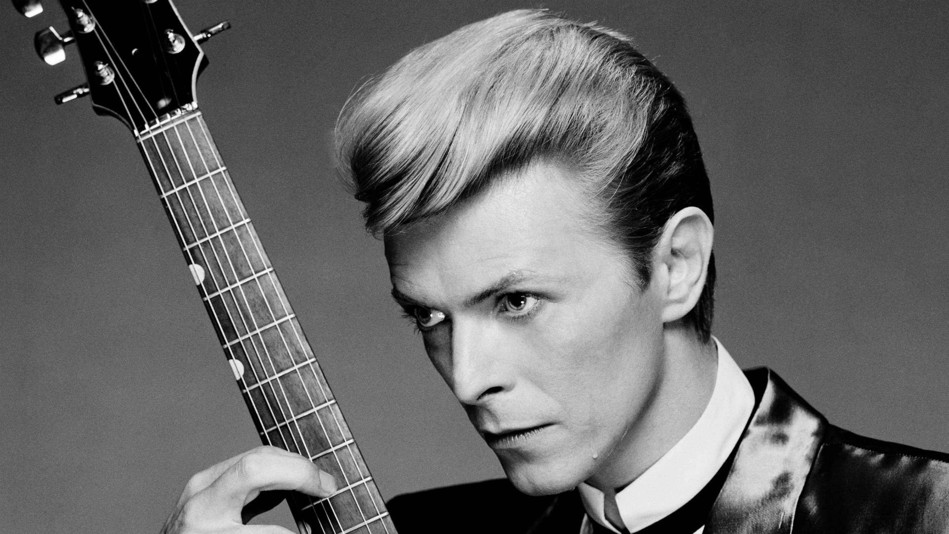David Bowie, guitar, stark black and white, 4K Desktop Wallpaper