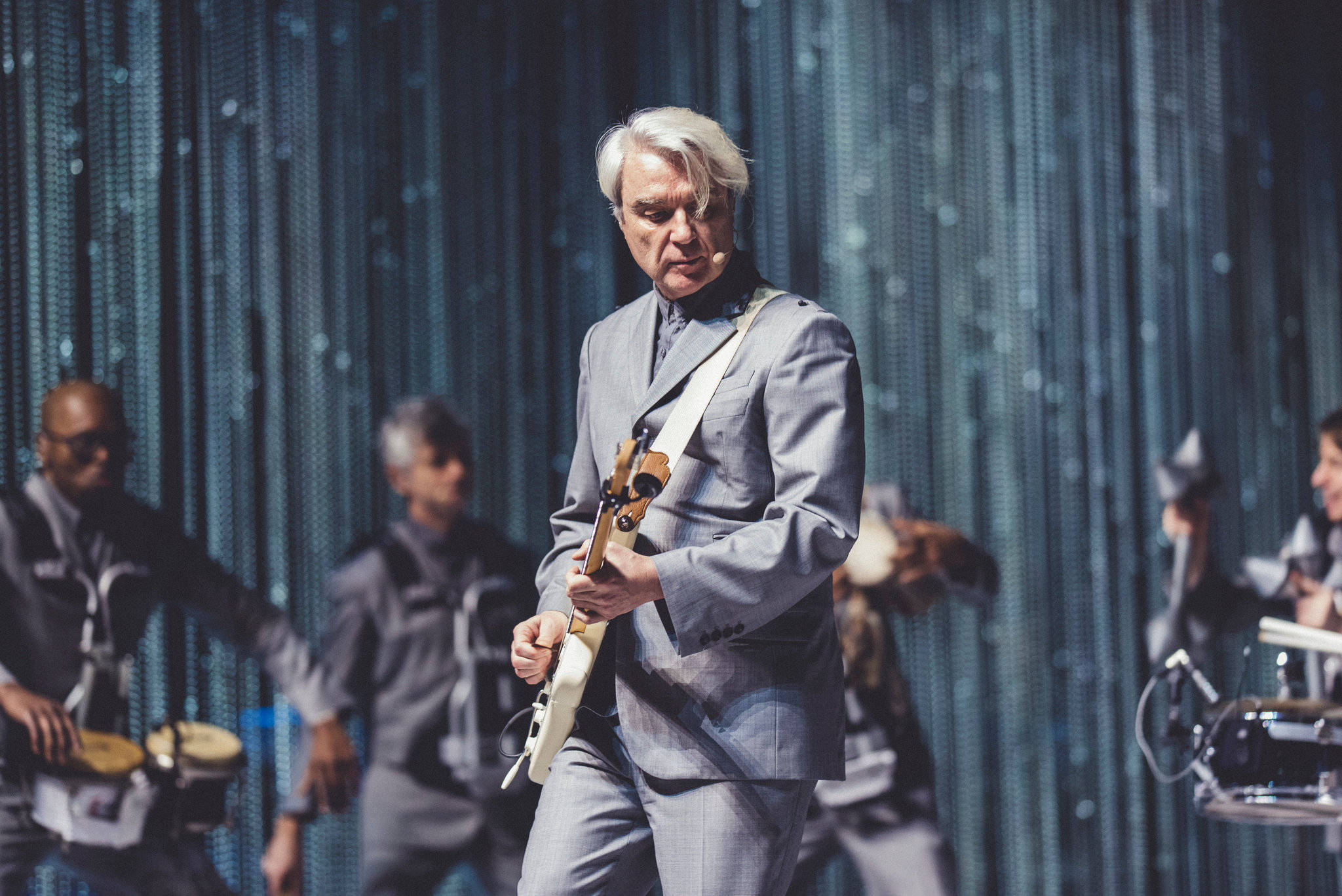 David Byrne, white electric guitar, gray suit, Full HD Desktop Wallpaper