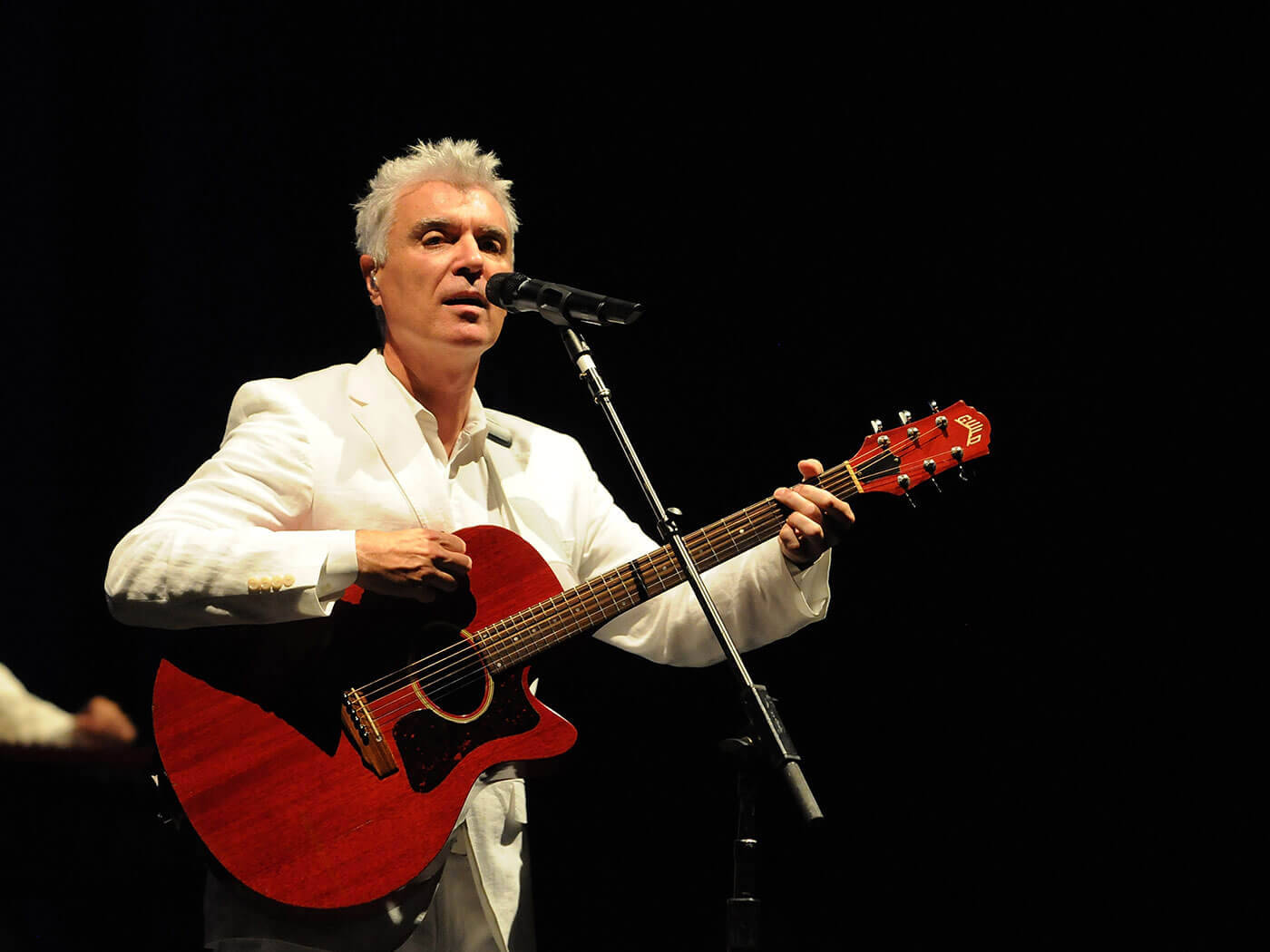 David Byrne, red acoustic guitar, stage lights, HD Desktop Wallpaper