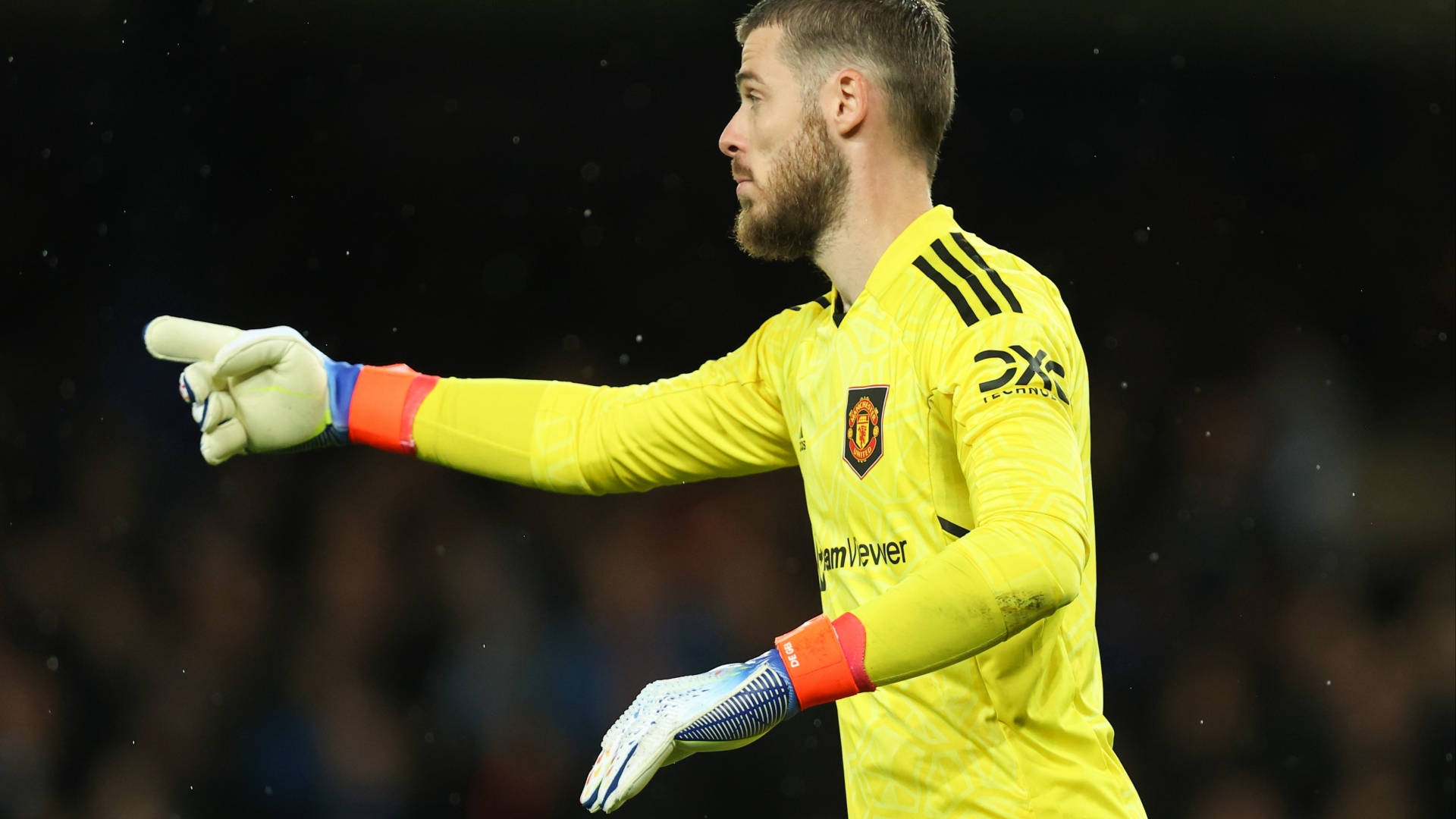 David de Gea, bright yellow jersey, nighttime match, Full HD Desktop Wallpaper
