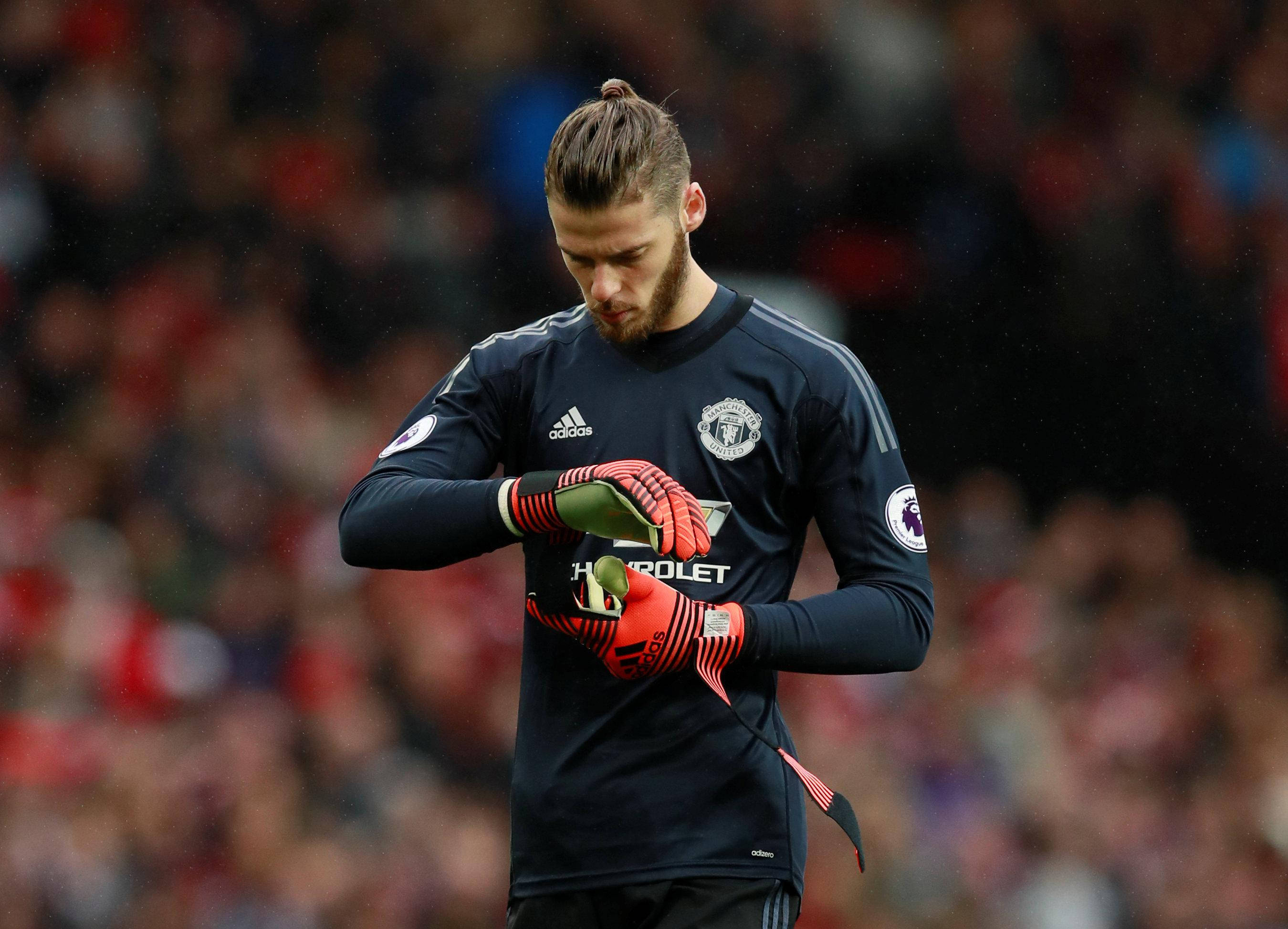 David de gea, dark blue Manchester United kit, red gloves, 2K Desktop Wallpaper