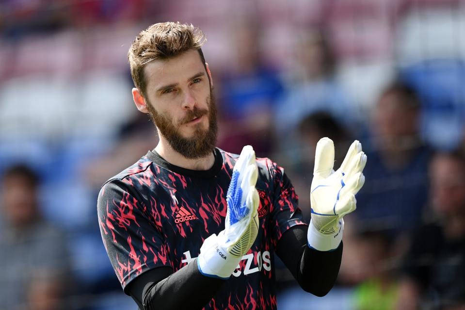 David de gea, black and red flame-patterned jersey, white gloves, SD Desktop Wallpaper