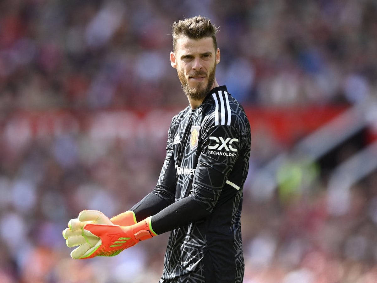 David de Gea, all black outfit, black and orange gear, SD Desktop Wallpaper
