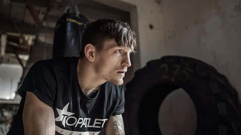 David Dvořák, rustic gym, heavy tire, SD Desktop Wallpaper