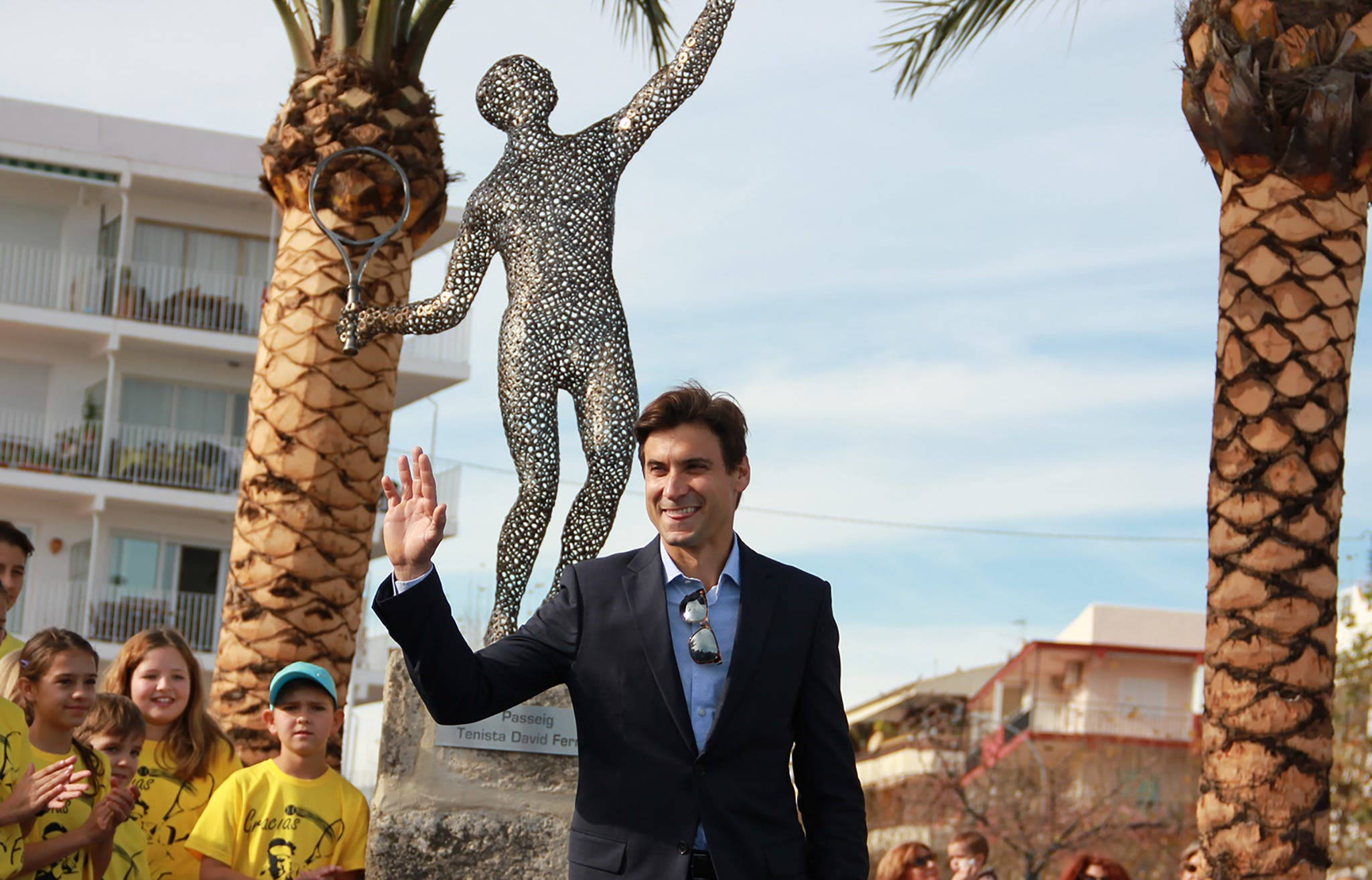 David Ferrer, metallic tennis player statue, palm trees, Full HD Desktop Wallpaper