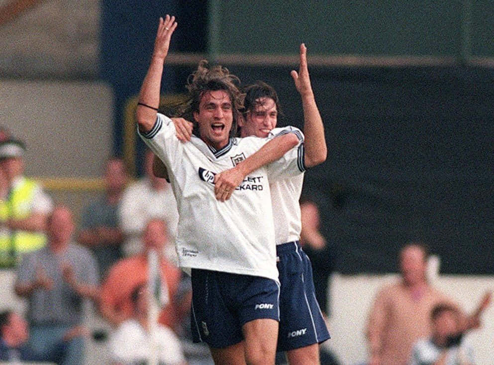 David Ginola, stadium field, white jerseys, SD Desktop Wallpaper