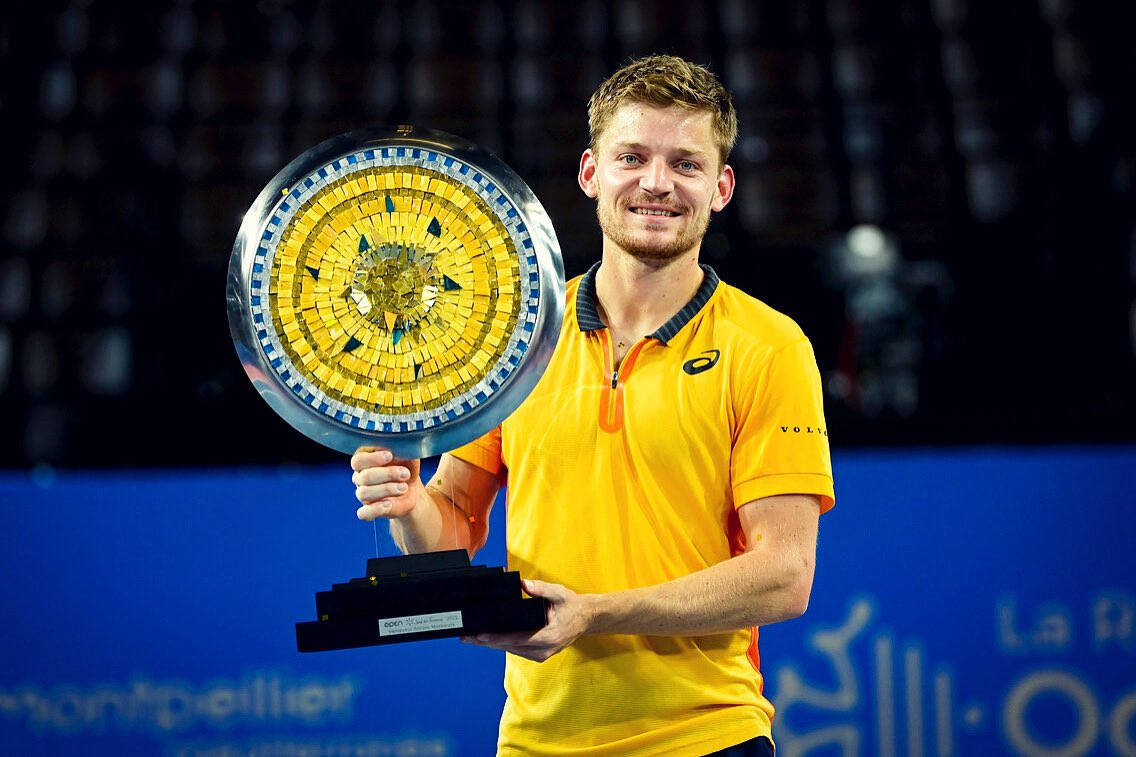 David Goffin, yellow shirt, large circular golden trophy, SD Desktop Wallpaper