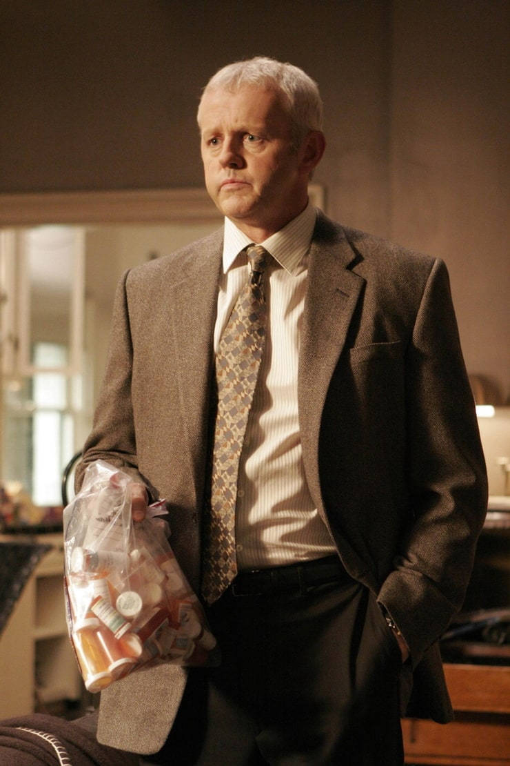 David Morse, brown suit, prescription bottles, SD Phone Wallpaper